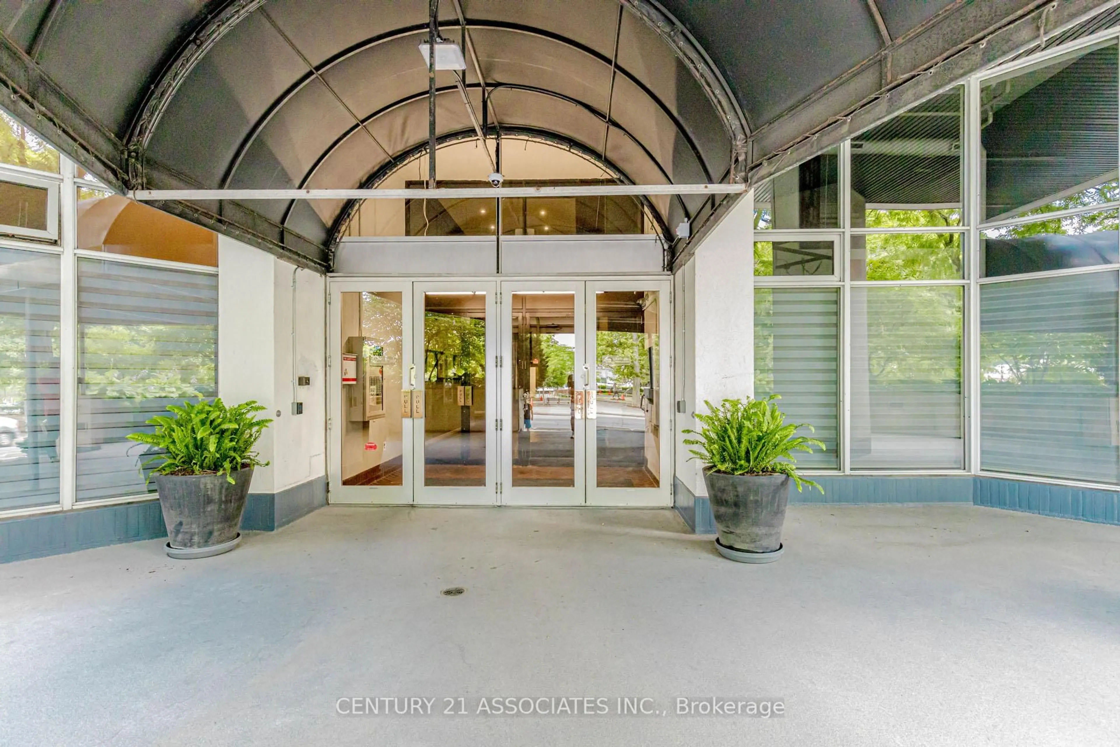 Indoor foyer for 66 Bay St #107, Hamilton Ontario L8P 4Z6