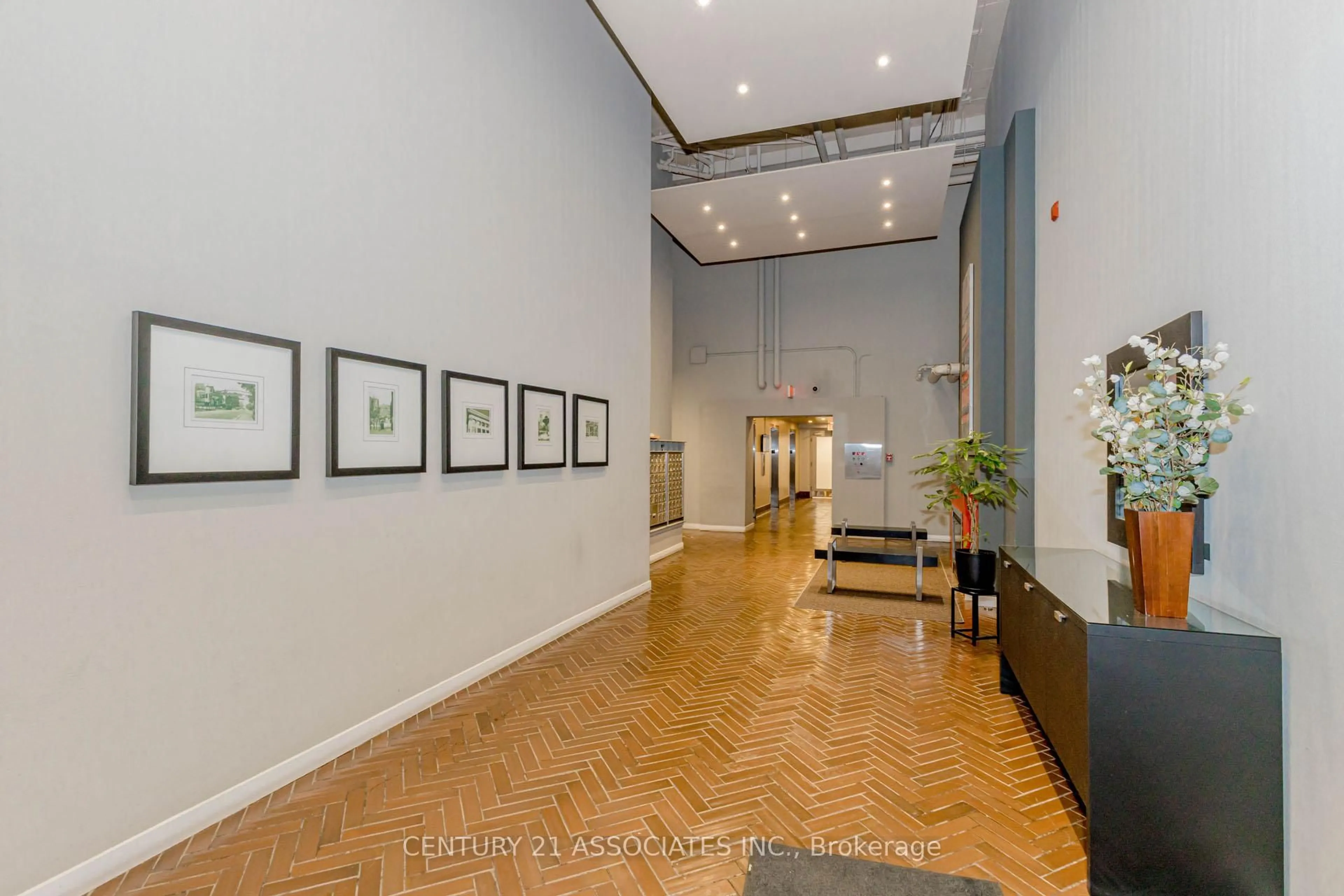 Indoor foyer for 66 Bay St #107, Hamilton Ontario L8P 4Z6