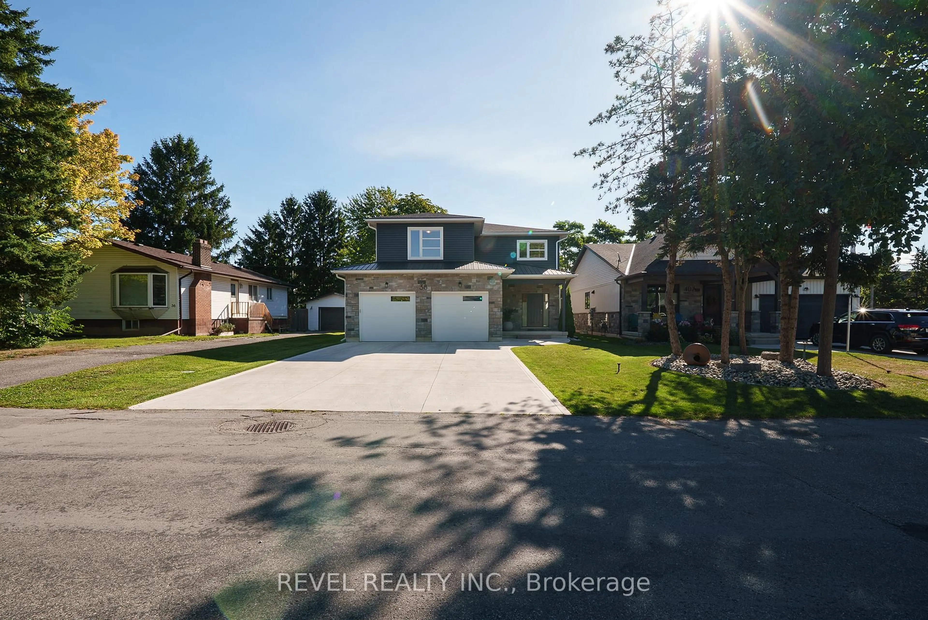 A pic from outside/outdoor area/front of a property/back of a property/a pic from drone, street for 38 Lakeview Ave, Norfolk Ontario N0A 1N8