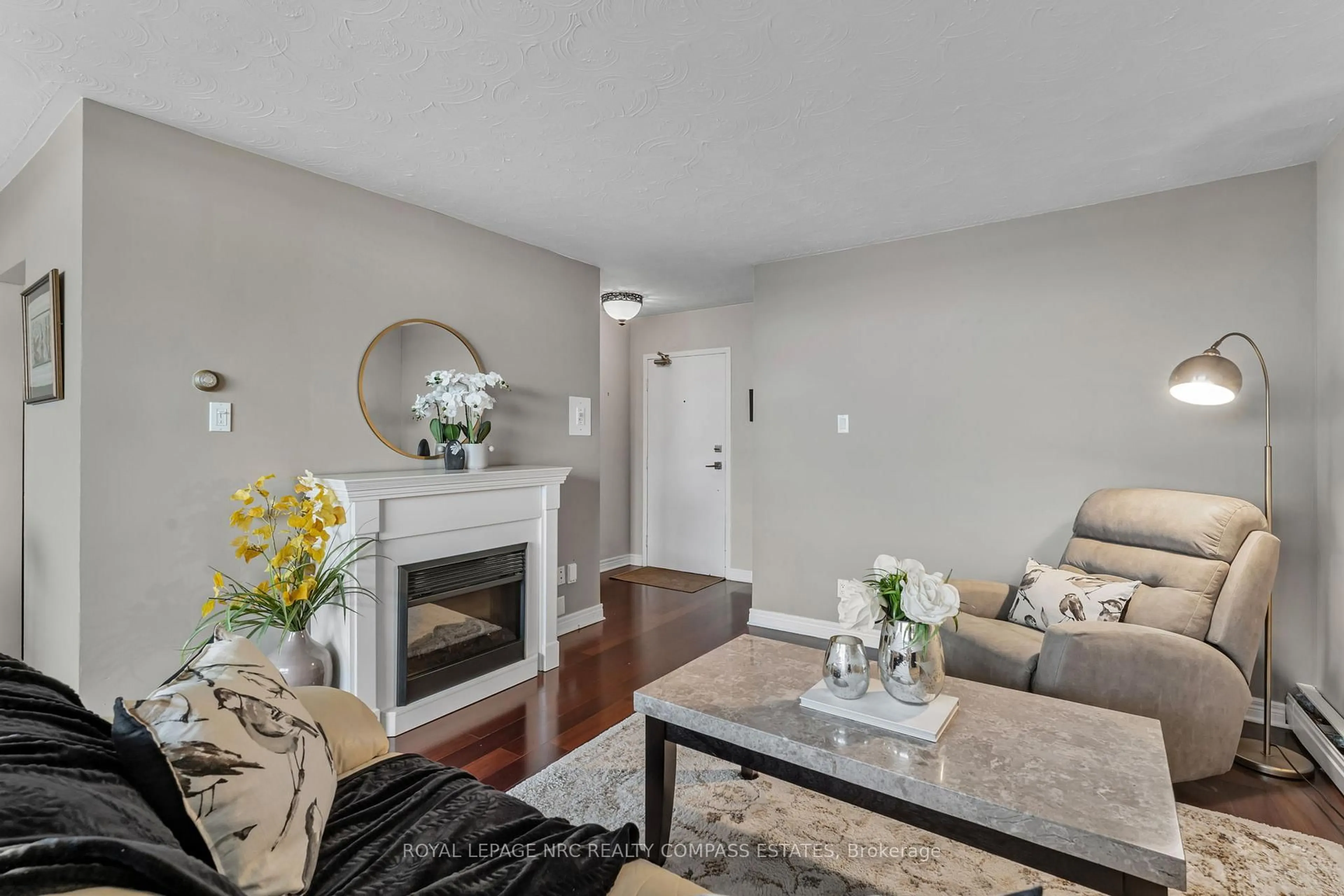 Living room with furniture, unknown for 359 Geneva St #1008, St. Catharines Ontario L2N 2G5