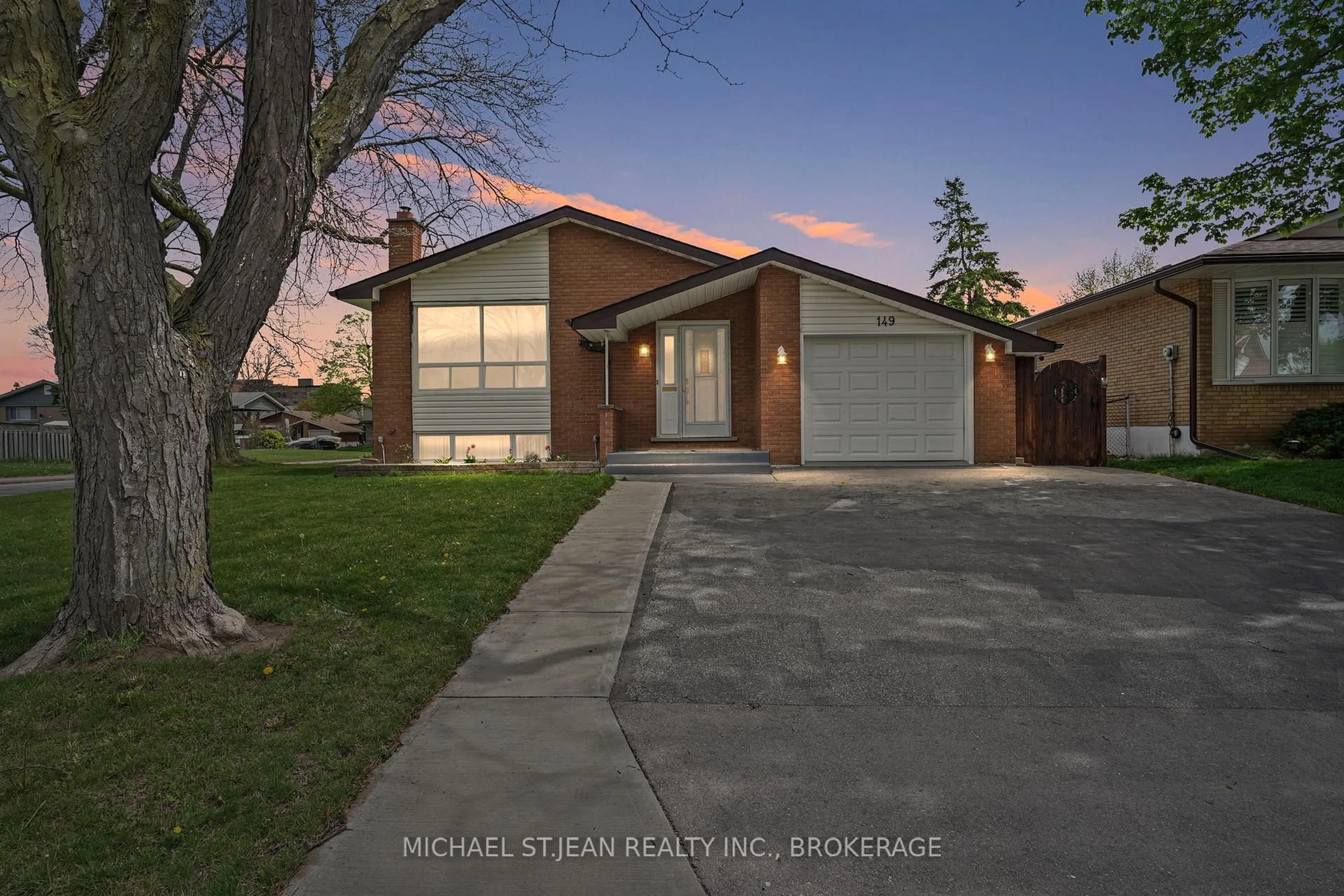 Home with brick exterior material, mountain view for 149 Greenford Dr, Hamilton Ontario L8G 2G9