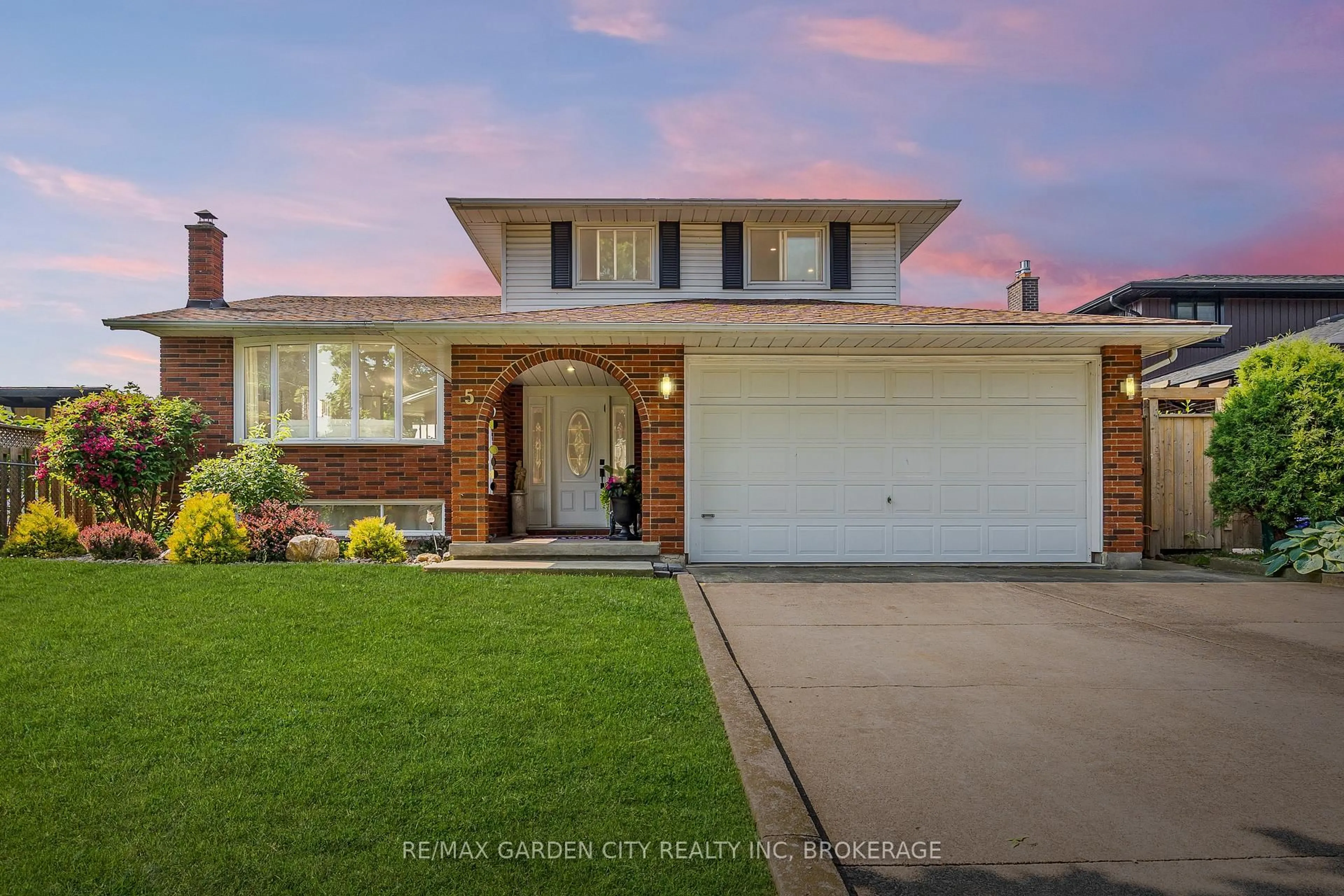 Home with brick exterior material, street for 5 Woodgarden Crt, St. Catharines Ontario L2M 7C9