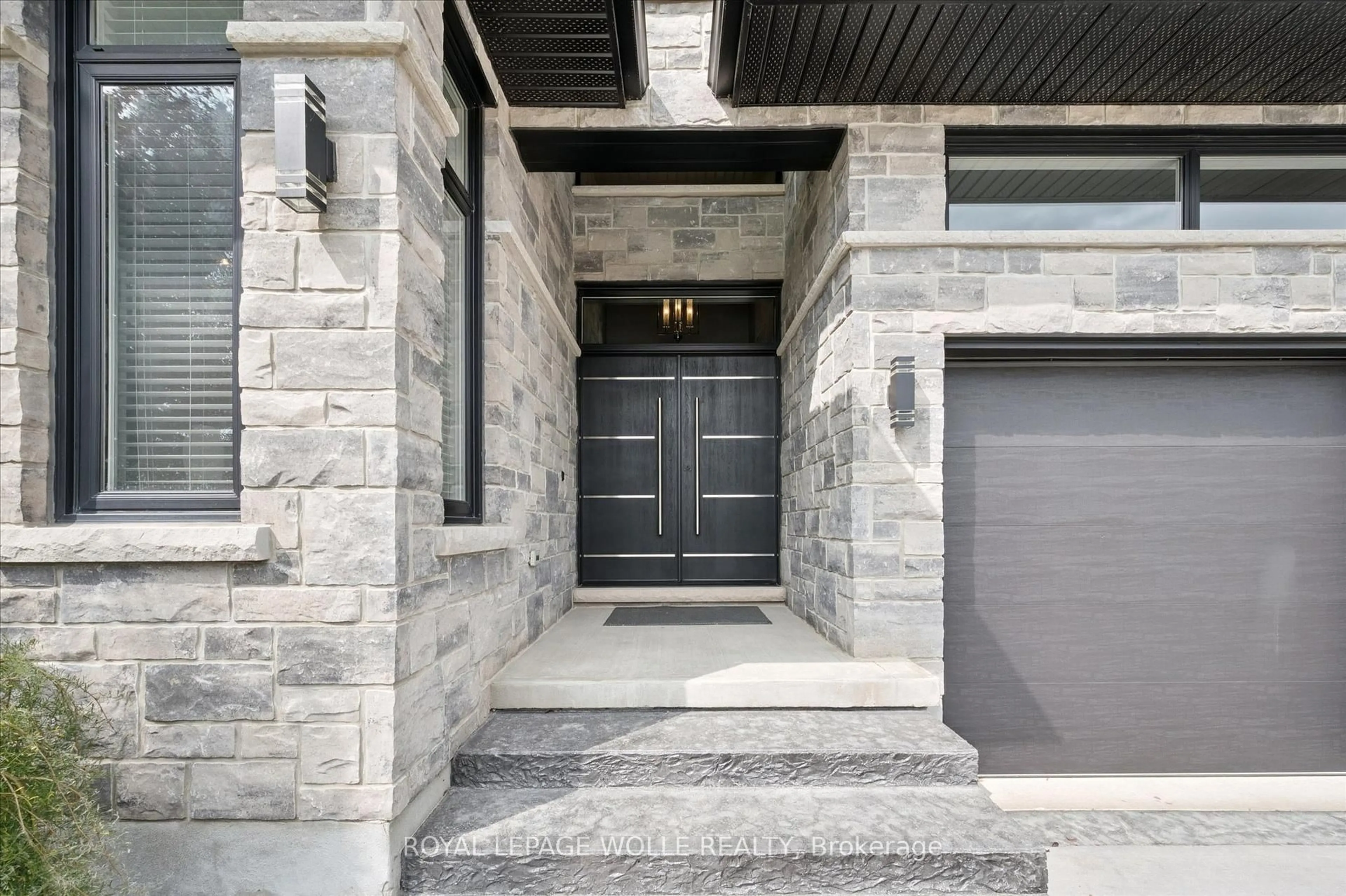 Indoor entryway for 18 Timber Trail Rd, Woolwich Ontario N3B 0C7