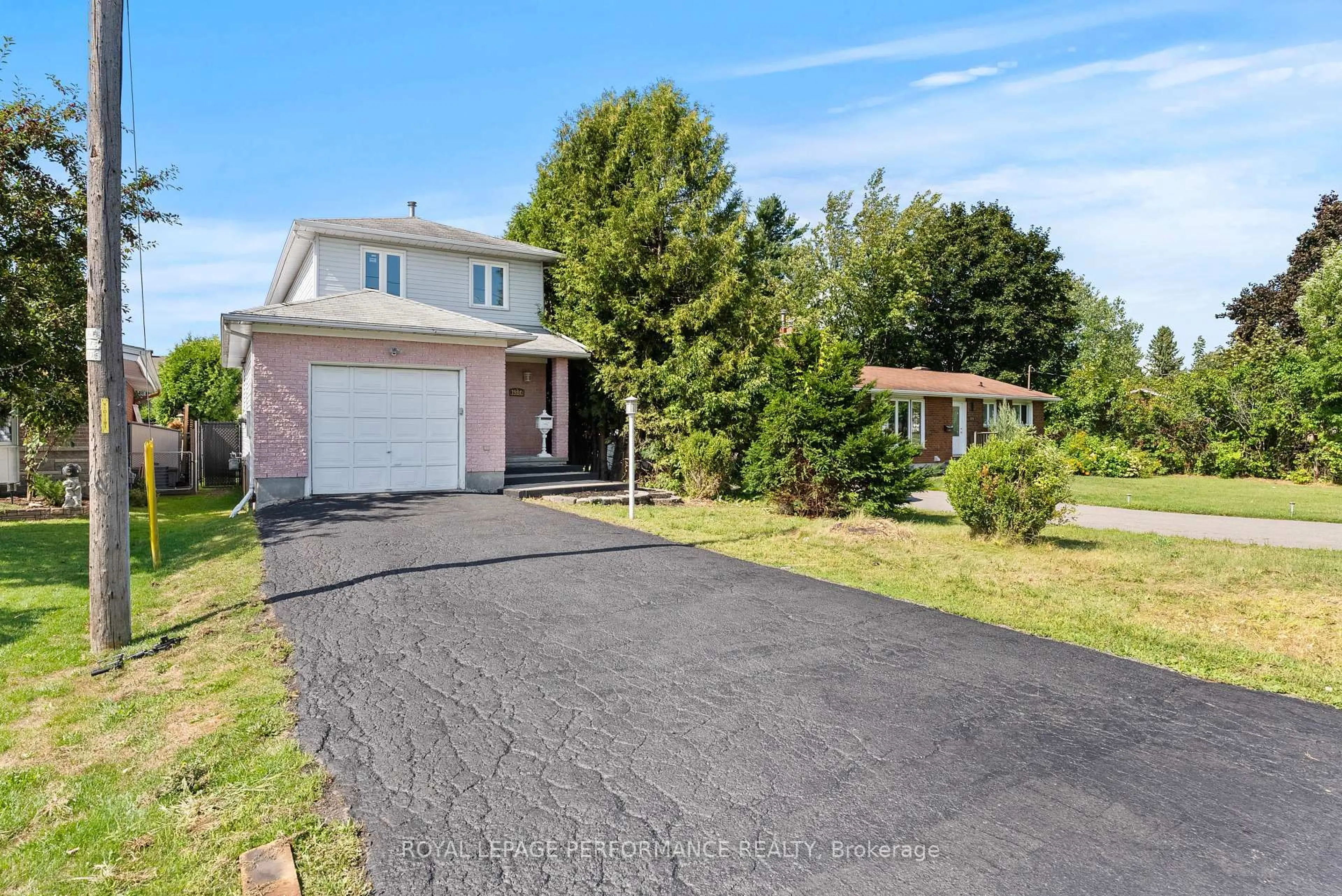 A pic from outside/outdoor area/front of a property/back of a property/a pic from drone, street for 1980 Boyer Rd, Ottawa Ontario K1C 1R4