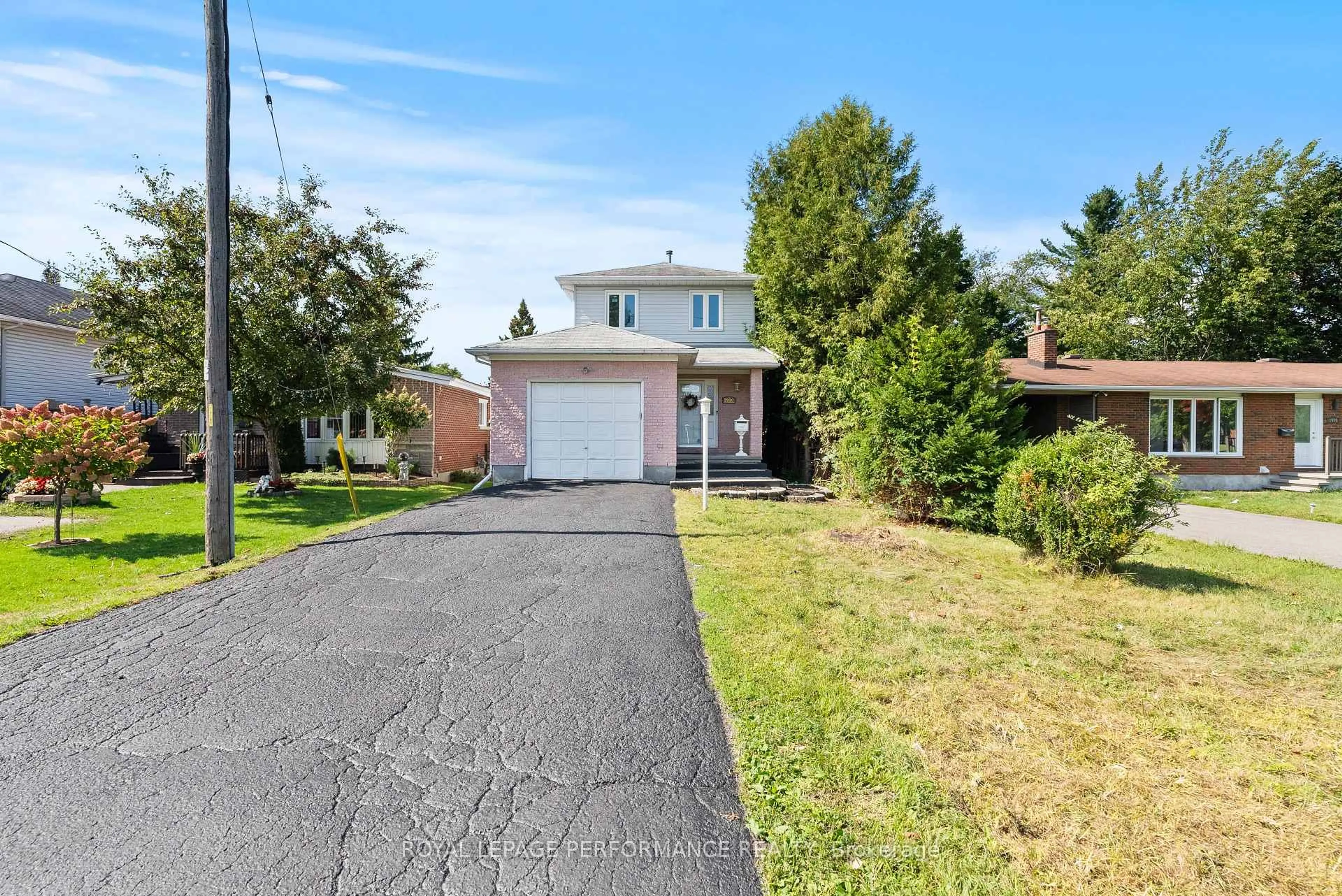 A pic from outside/outdoor area/front of a property/back of a property/a pic from drone, street for 1980 Boyer Rd, Ottawa Ontario K1C 1R4