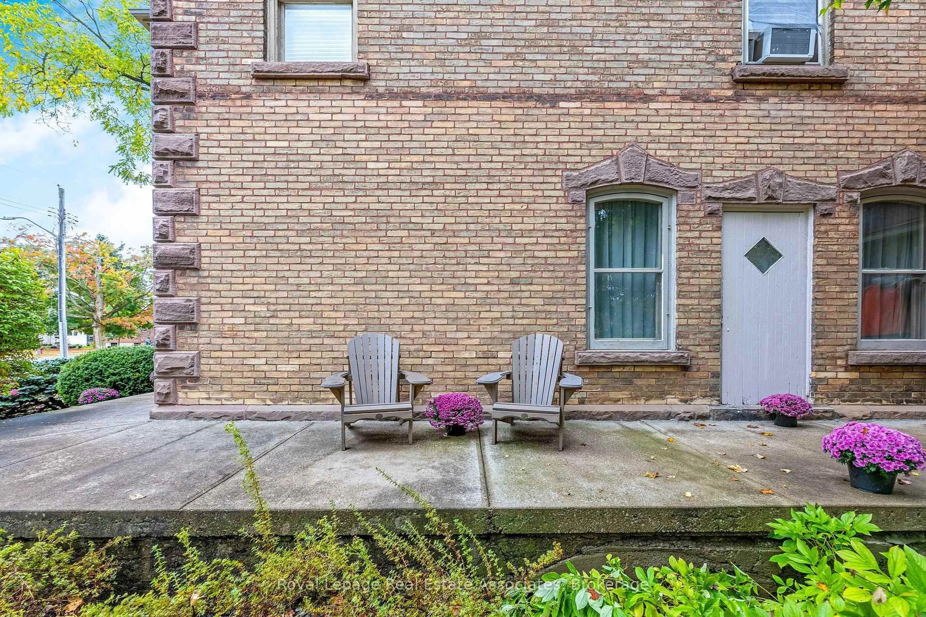 Patio, street for 225 Main St, Erin Ontario N0B 1T0