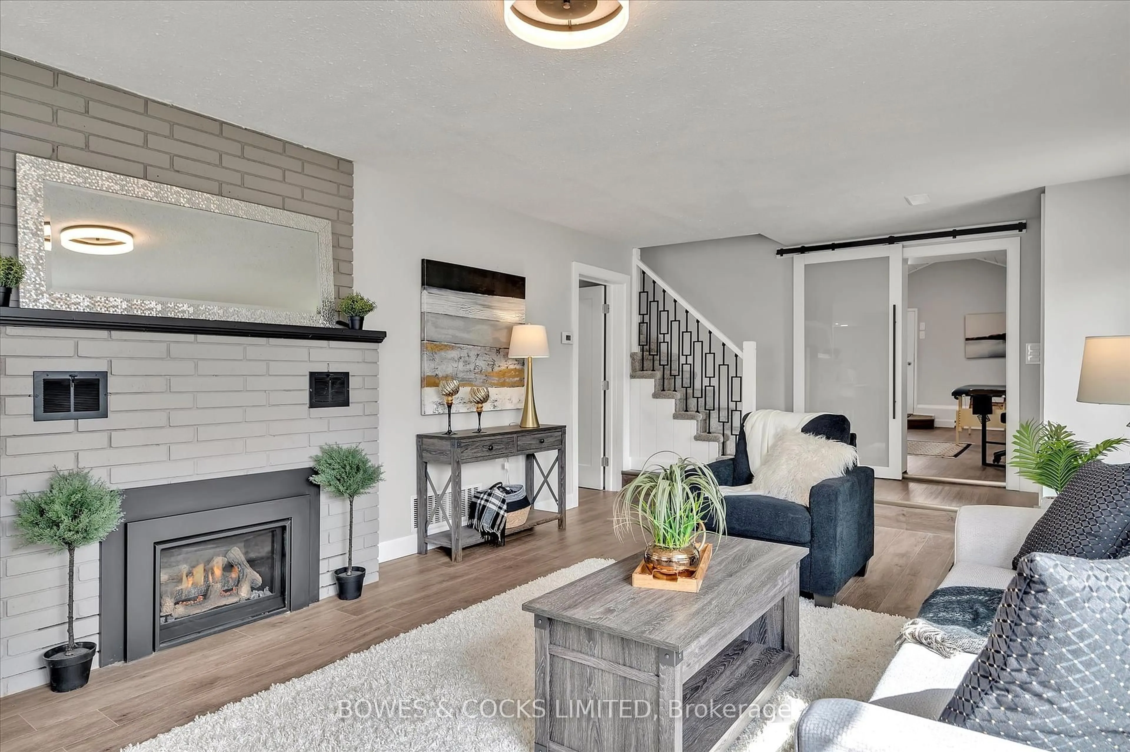 Living room with furniture, unknown for 1695 Killoran Rd, Selwyn Ontario K9J 6X5