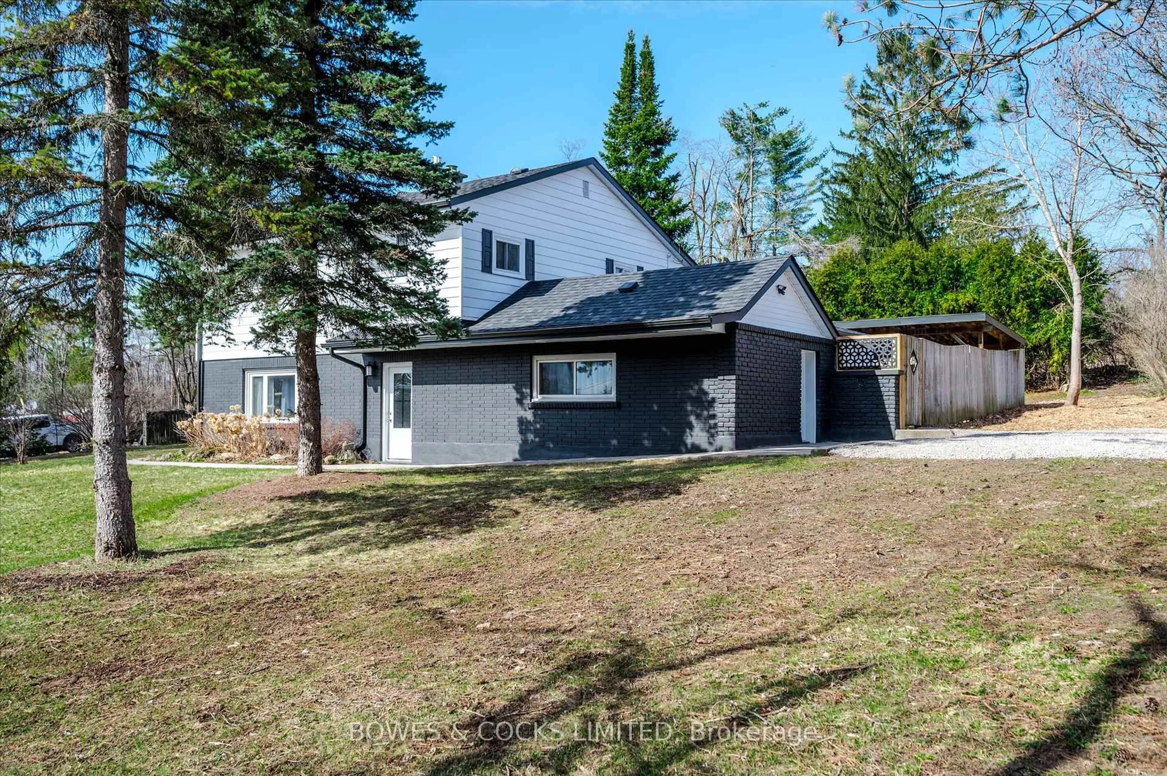 A pic from outside/outdoor area/front of a property/back of a property/a pic from drone, street for 1695 Killoran Rd, Selwyn Ontario K9J 6X5