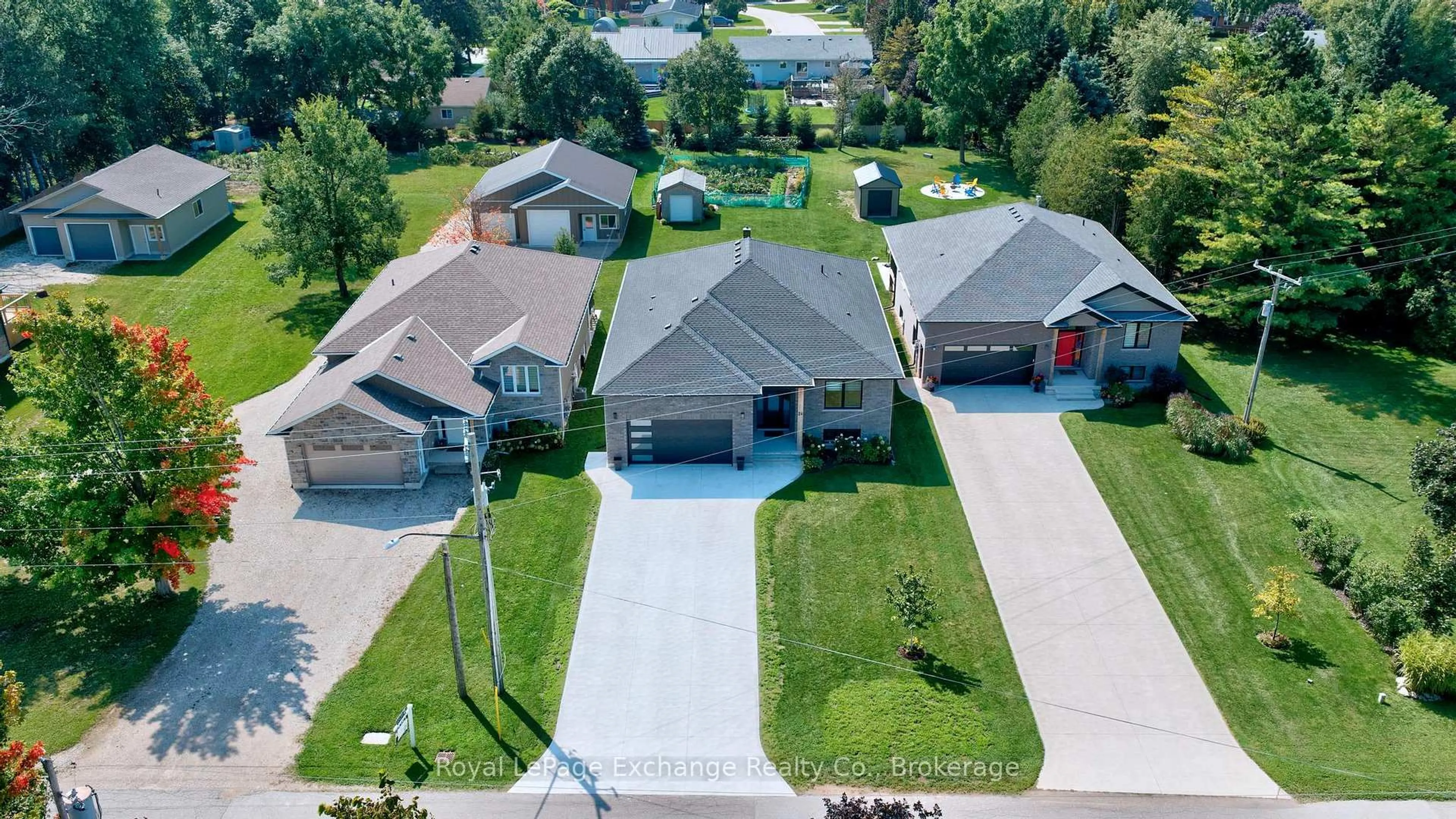 A pic from outside/outdoor area/front of a property/back of a property/a pic from drone, street for 24 Church St, Kincardine Ontario N0G 2T0
