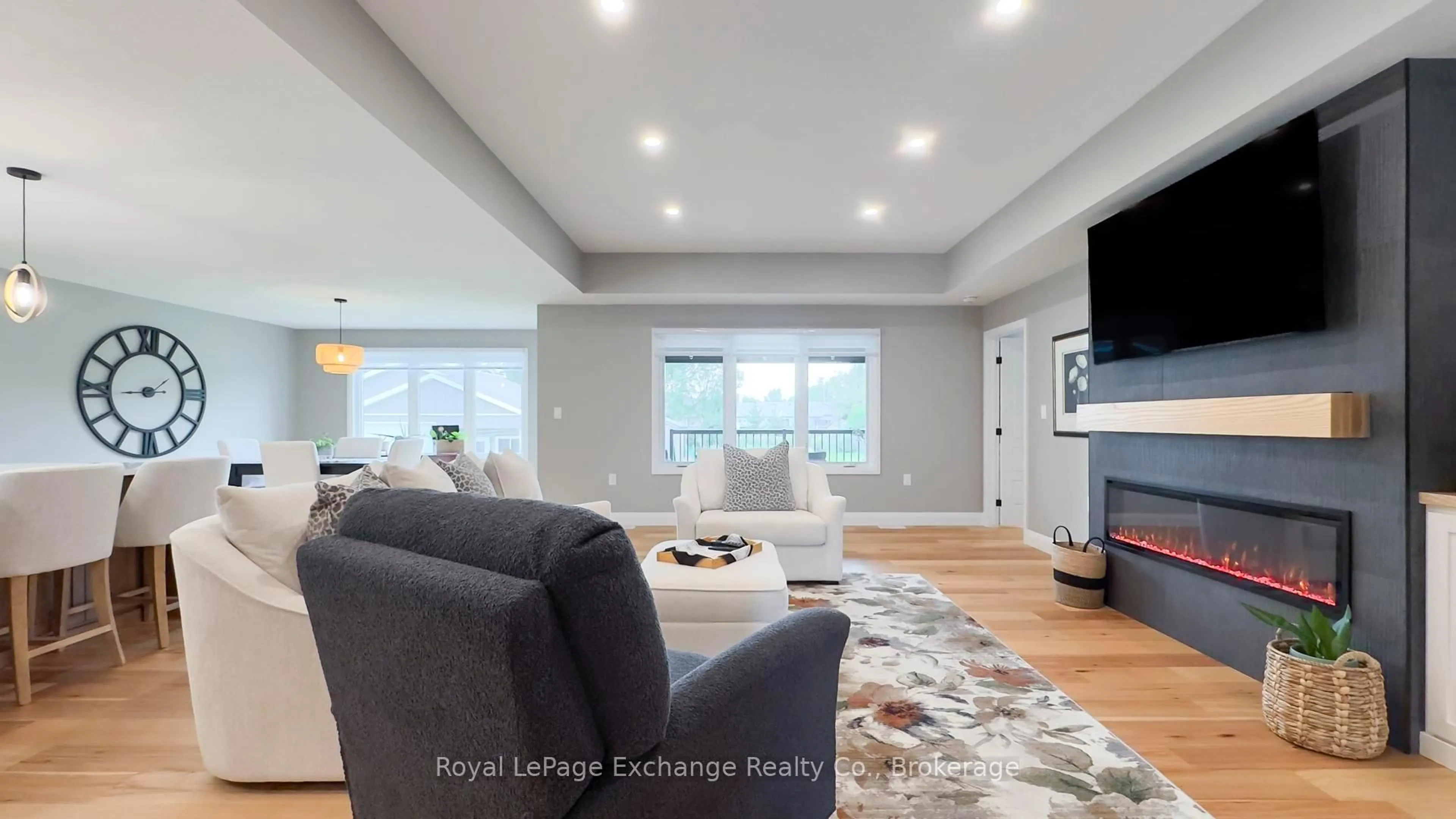 Living room with furniture, wood/laminate floor for 24 Church St, Kincardine Ontario N0G 2T0
