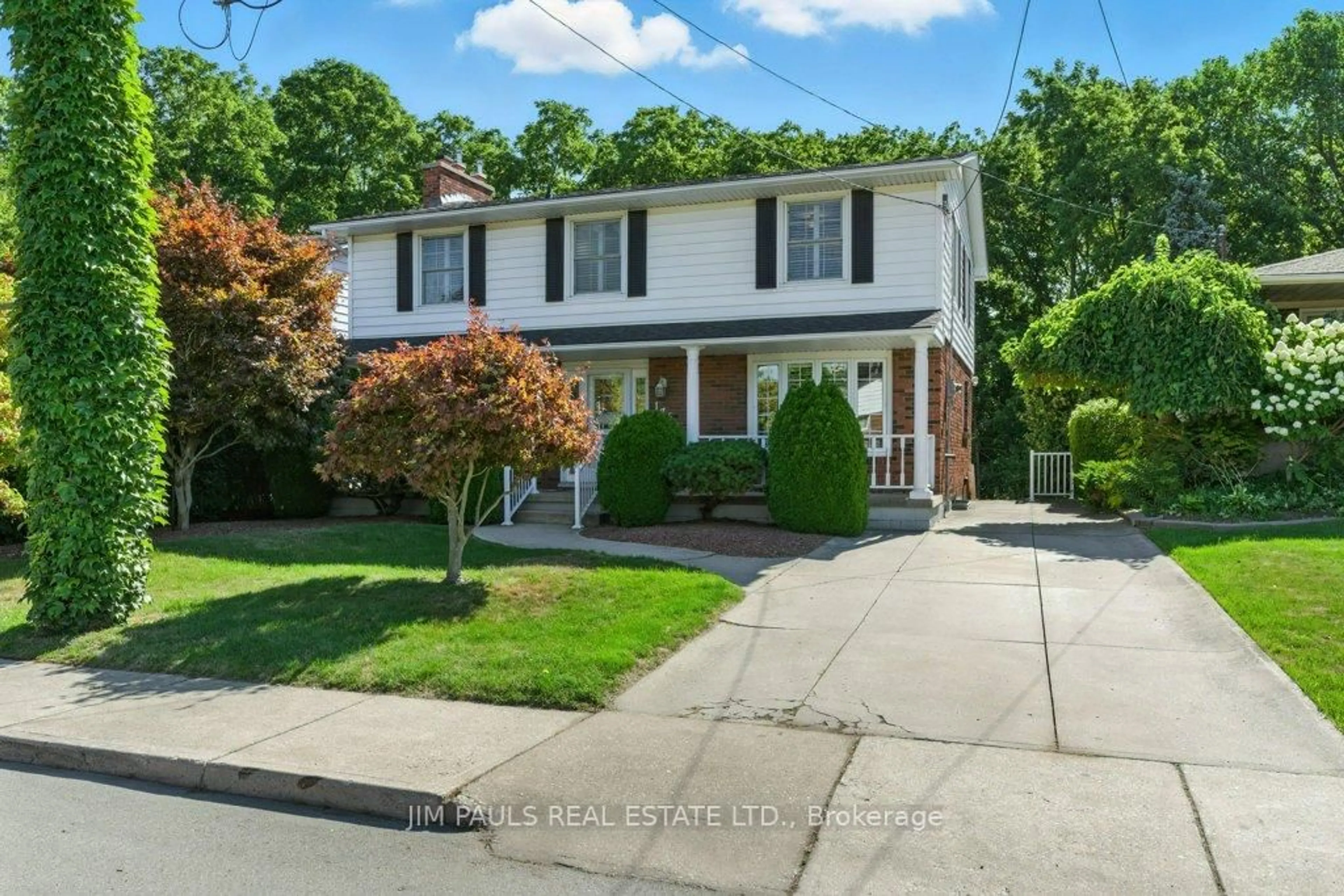 Home with vinyl exterior material, street for 176 Montmorency Dr, Hamilton Ontario L8K 6K6