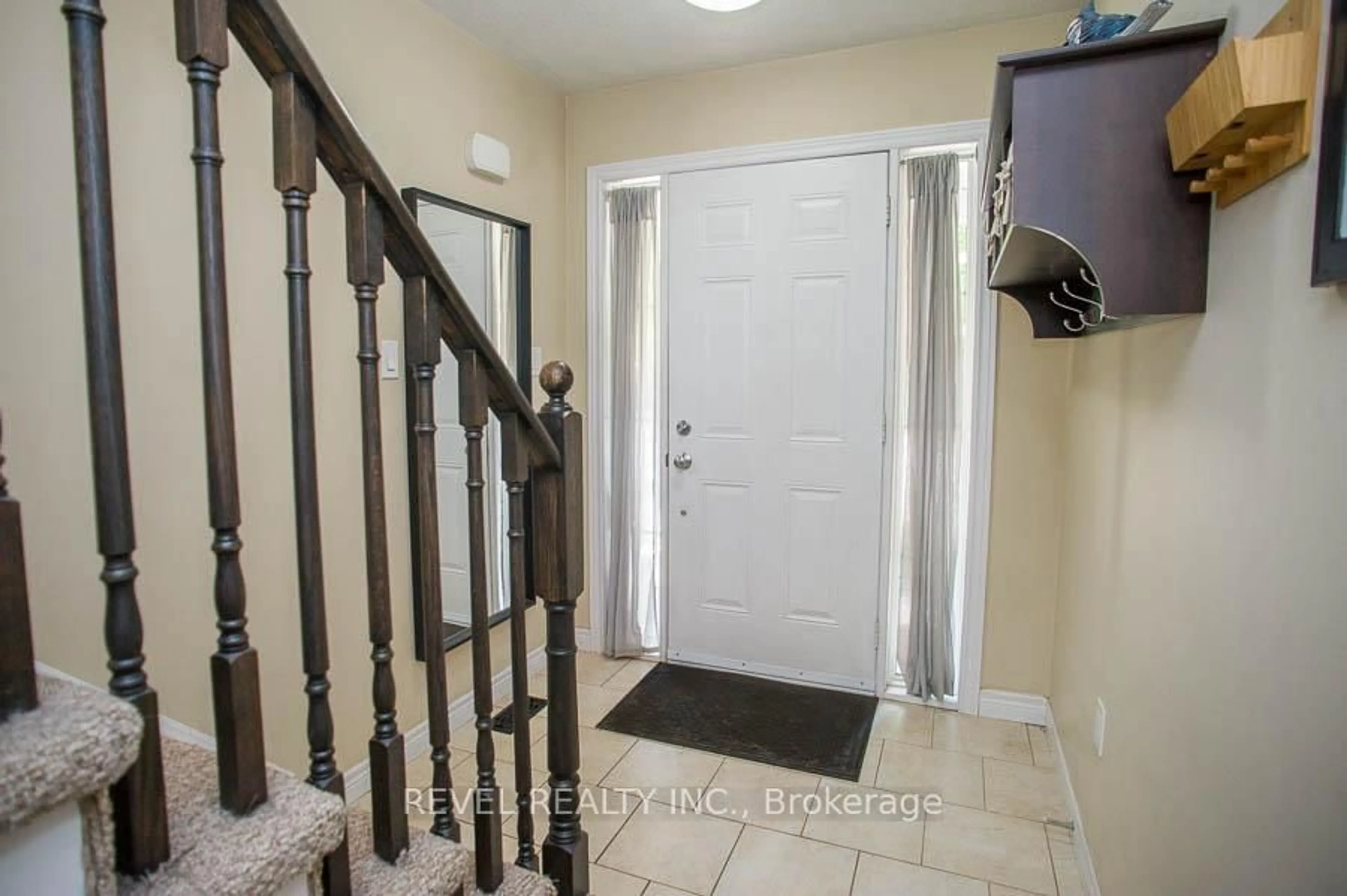 Indoor entryway for 20 McConkey Cres #115, Brantford Ontario N3S 0C2