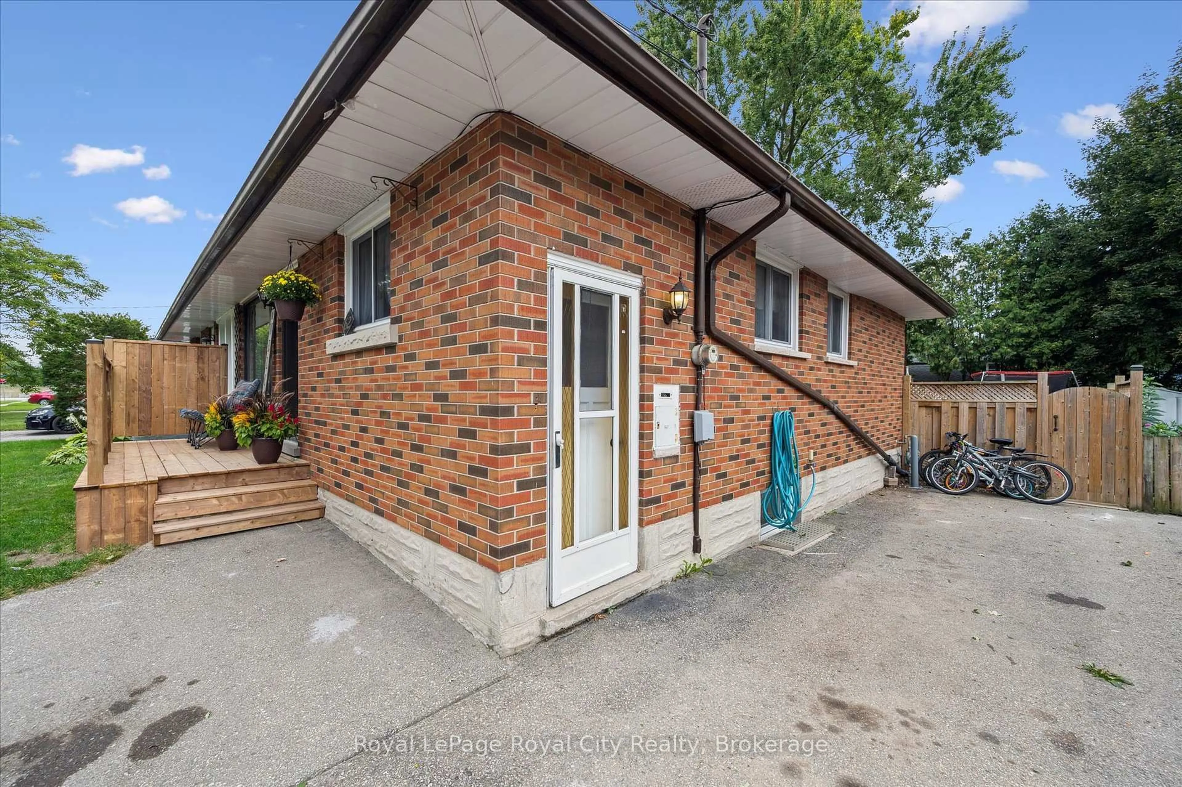 Home with brick exterior material, street for 62 Sheridan St, Guelph Ontario N1E 3T8