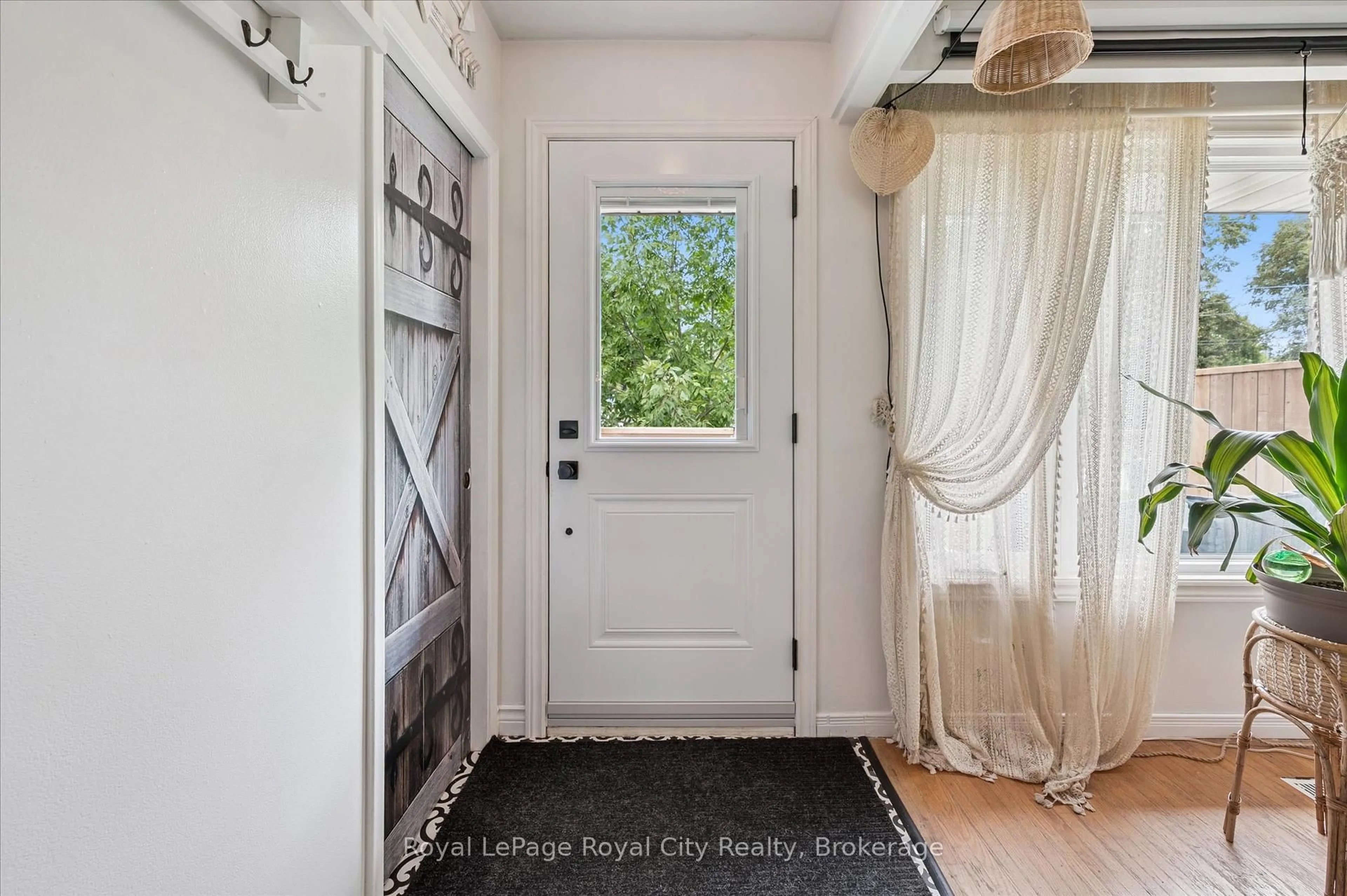 Indoor entryway for 62 Sheridan St, Guelph Ontario N1E 3T8
