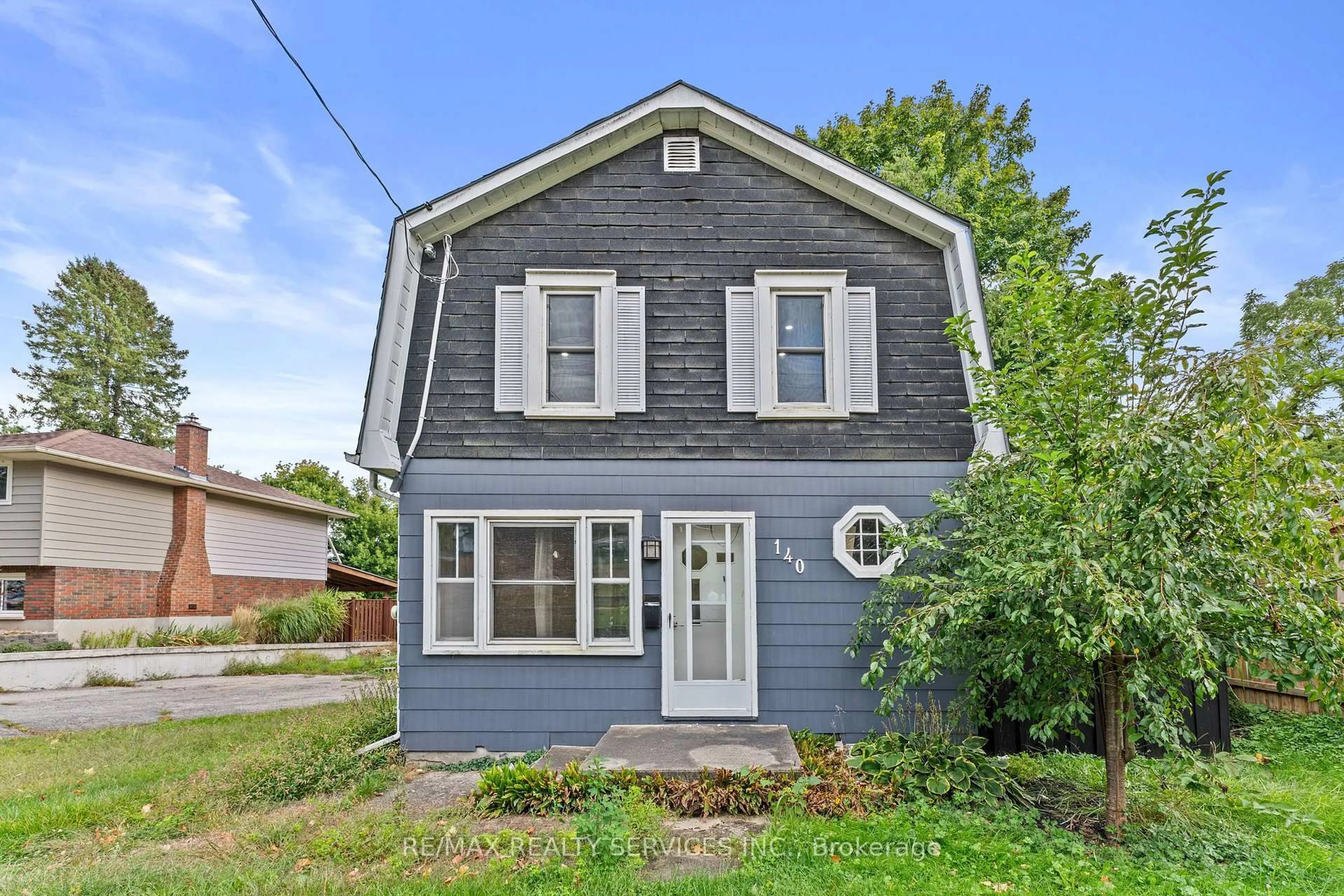 Home with vinyl exterior material, street for 140 Canterbury St, Ingersoll Ontario N5C 1C8