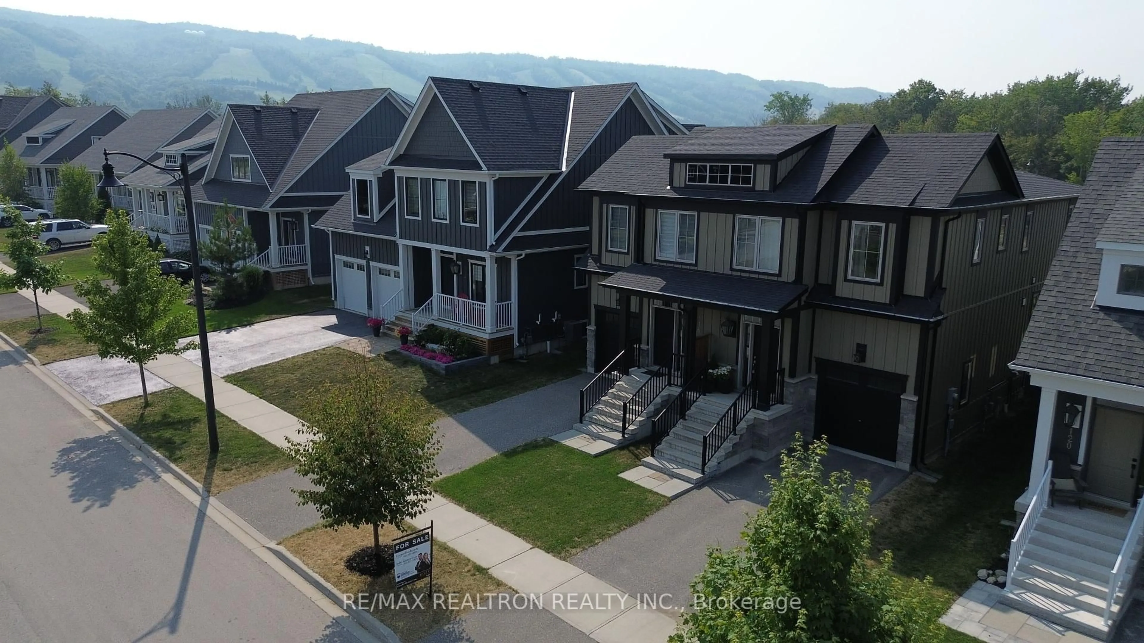 A pic from outside/outdoor area/front of a property/back of a property/a pic from drone, mountain view for 118 Red Pine St, Blue Mountains Ontario L9Y 0Z3