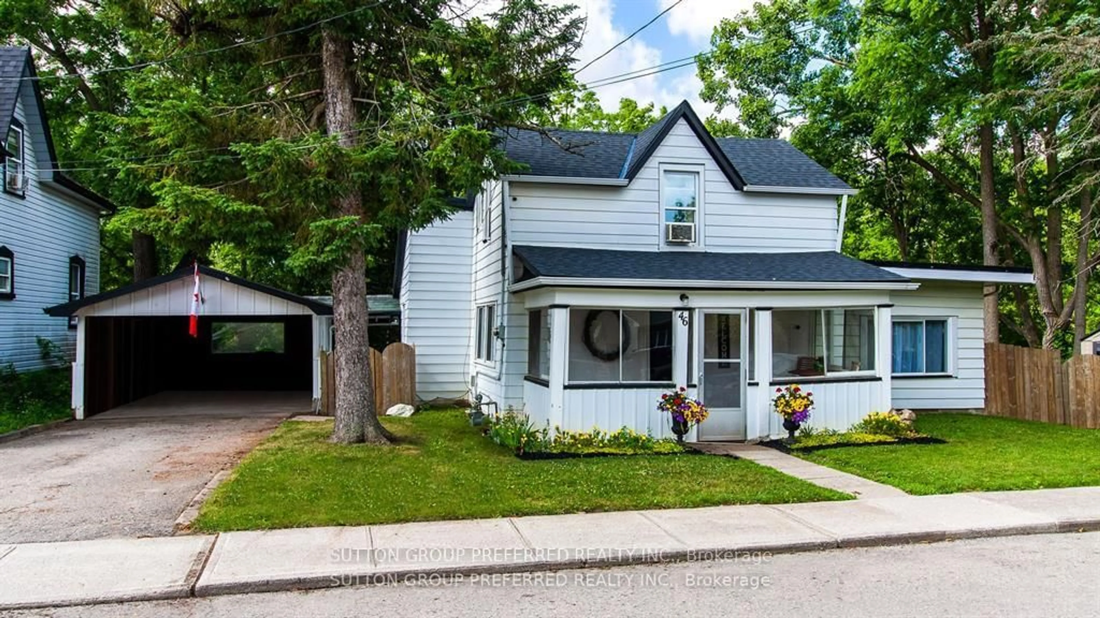 Home with vinyl exterior material, street for 46 Owaissa St, St. Thomas Ontario N5P 1T2