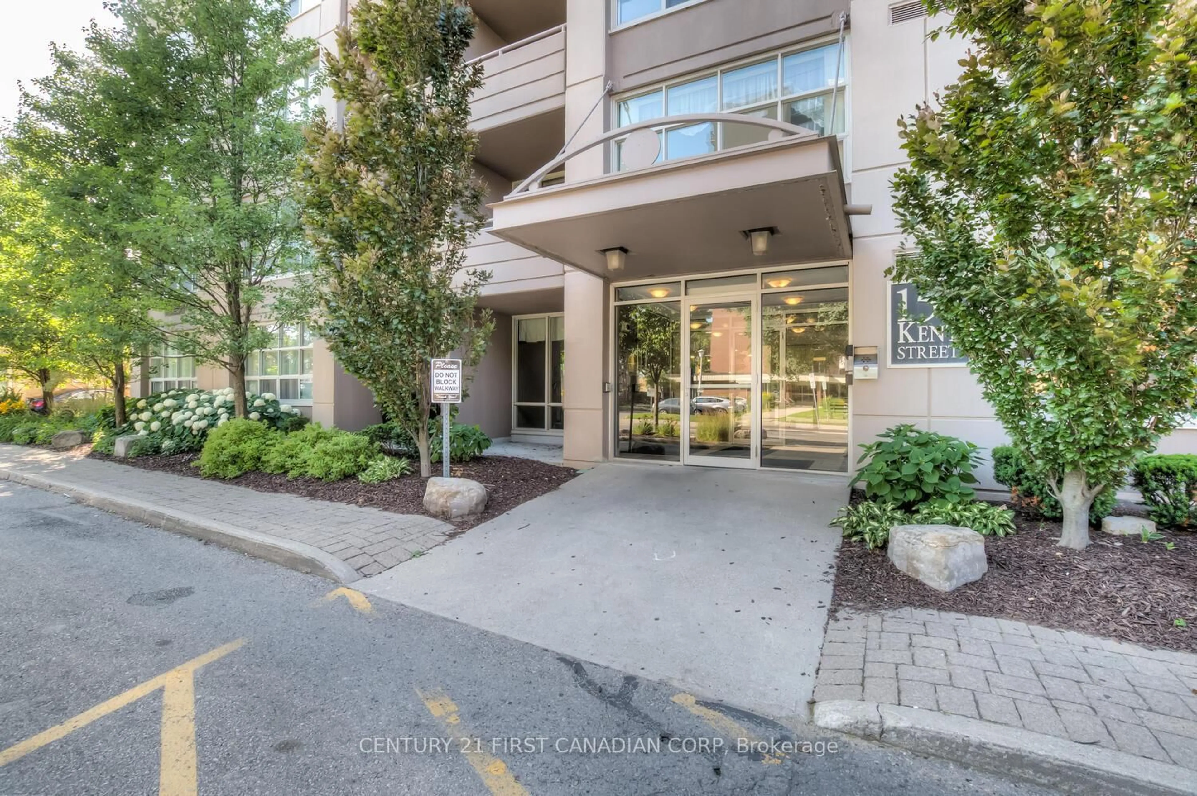 Indoor foyer for 155 KENT St #203, London East Ontario N6A 5N7