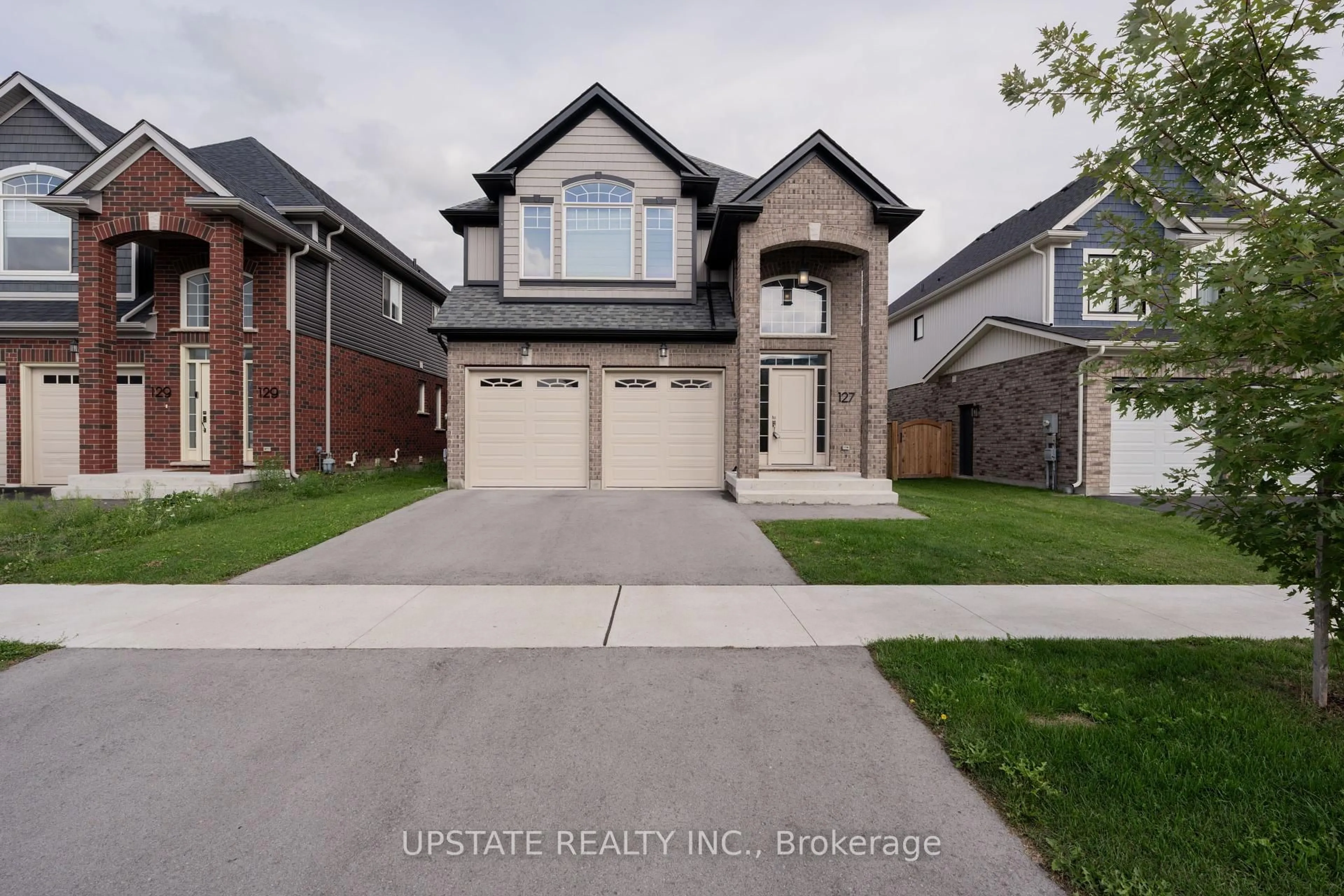 Home with brick exterior material, street for 127 Susan Dr, Pelham Ontario L0S 1E6
