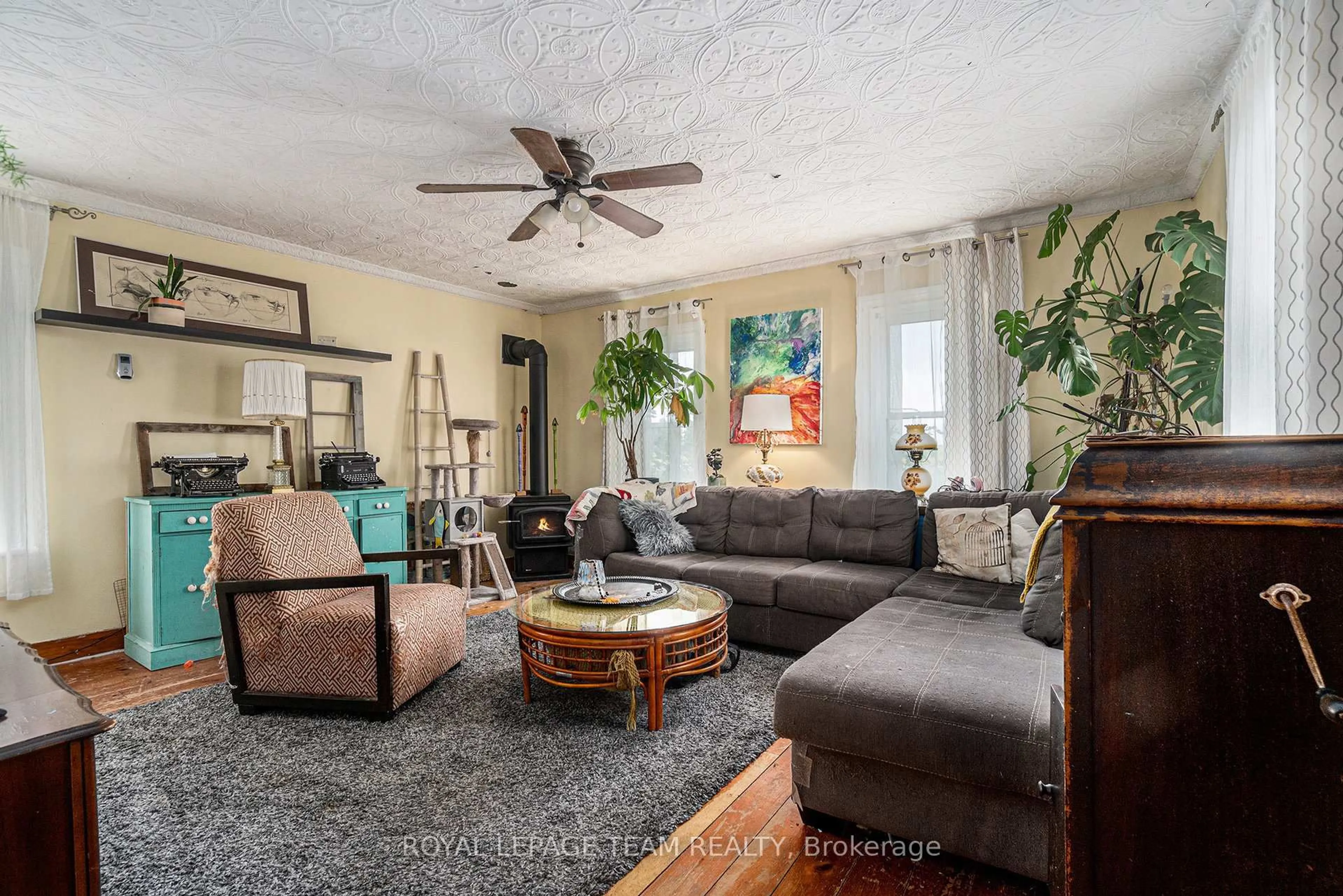 Living room with furniture, unknown for 11590 County 43 Rd, North Dundas Ontario K0E 1S0