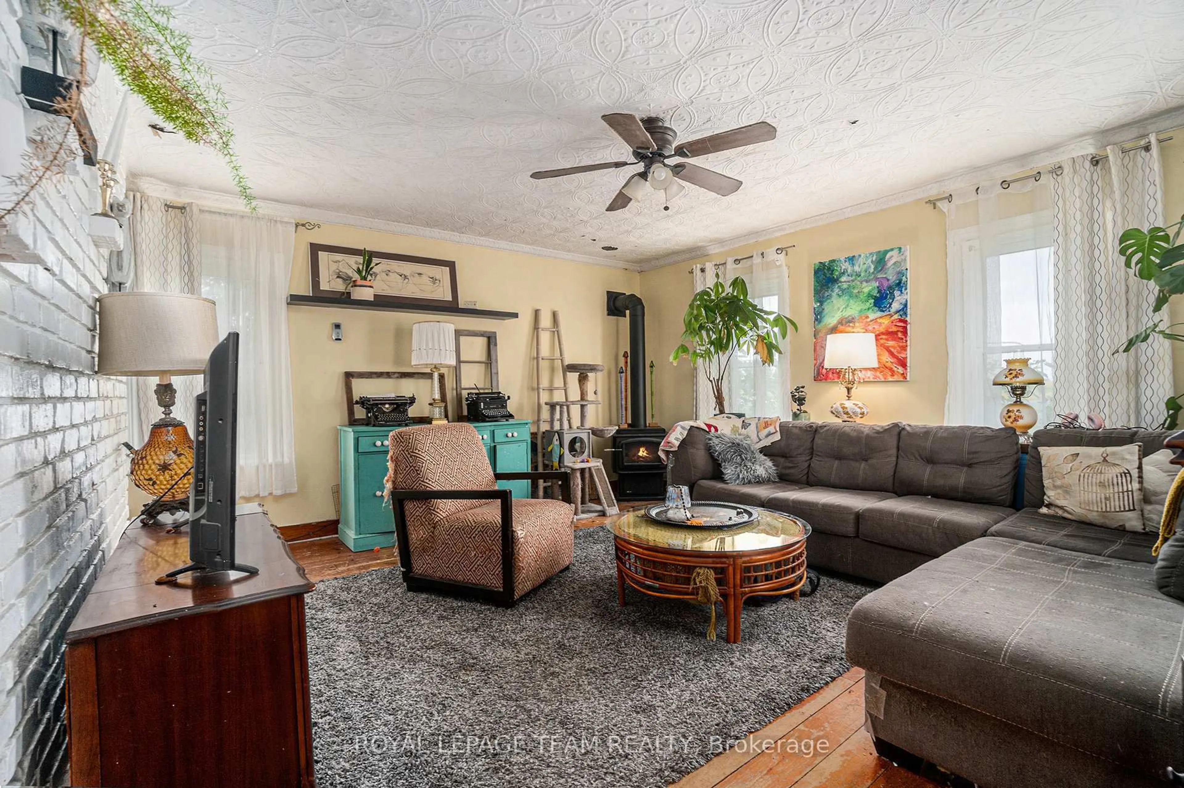 Living room with furniture, unknown for 11590 County 43 Rd, North Dundas Ontario K0E 1S0