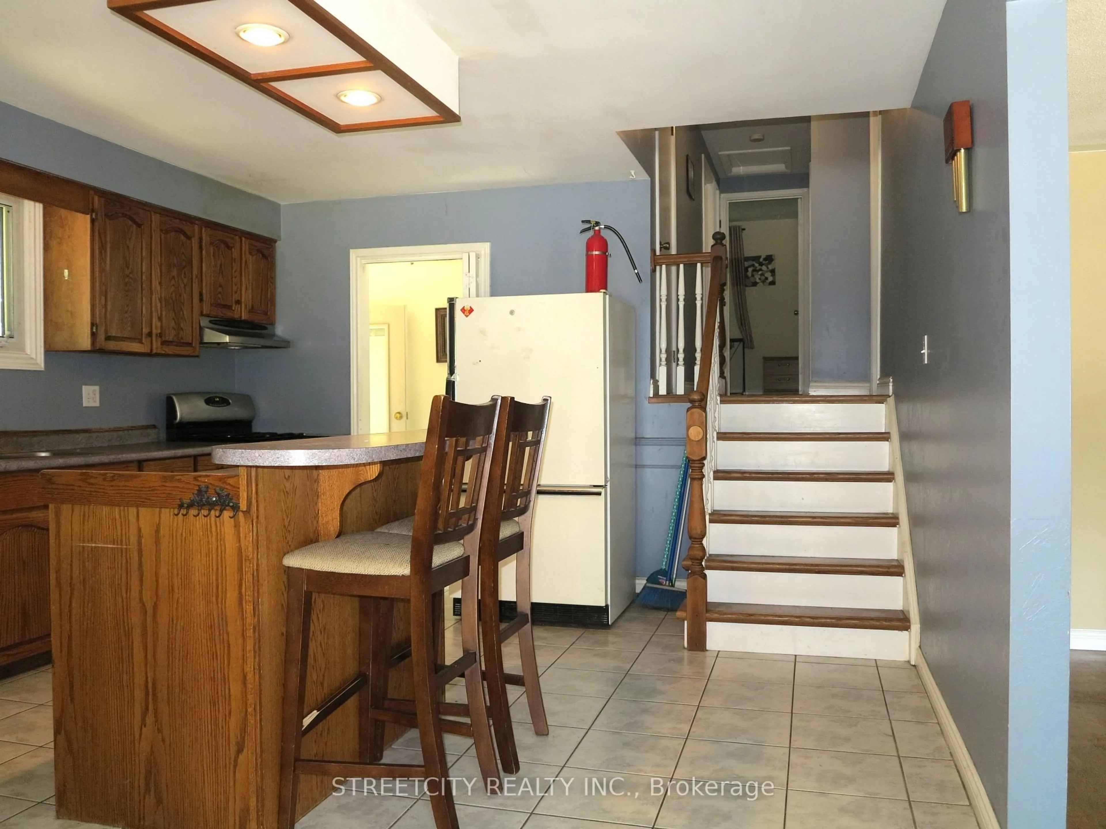 Unknown for 383 Castlegrove Clse, London North Ontario N6G 3H3