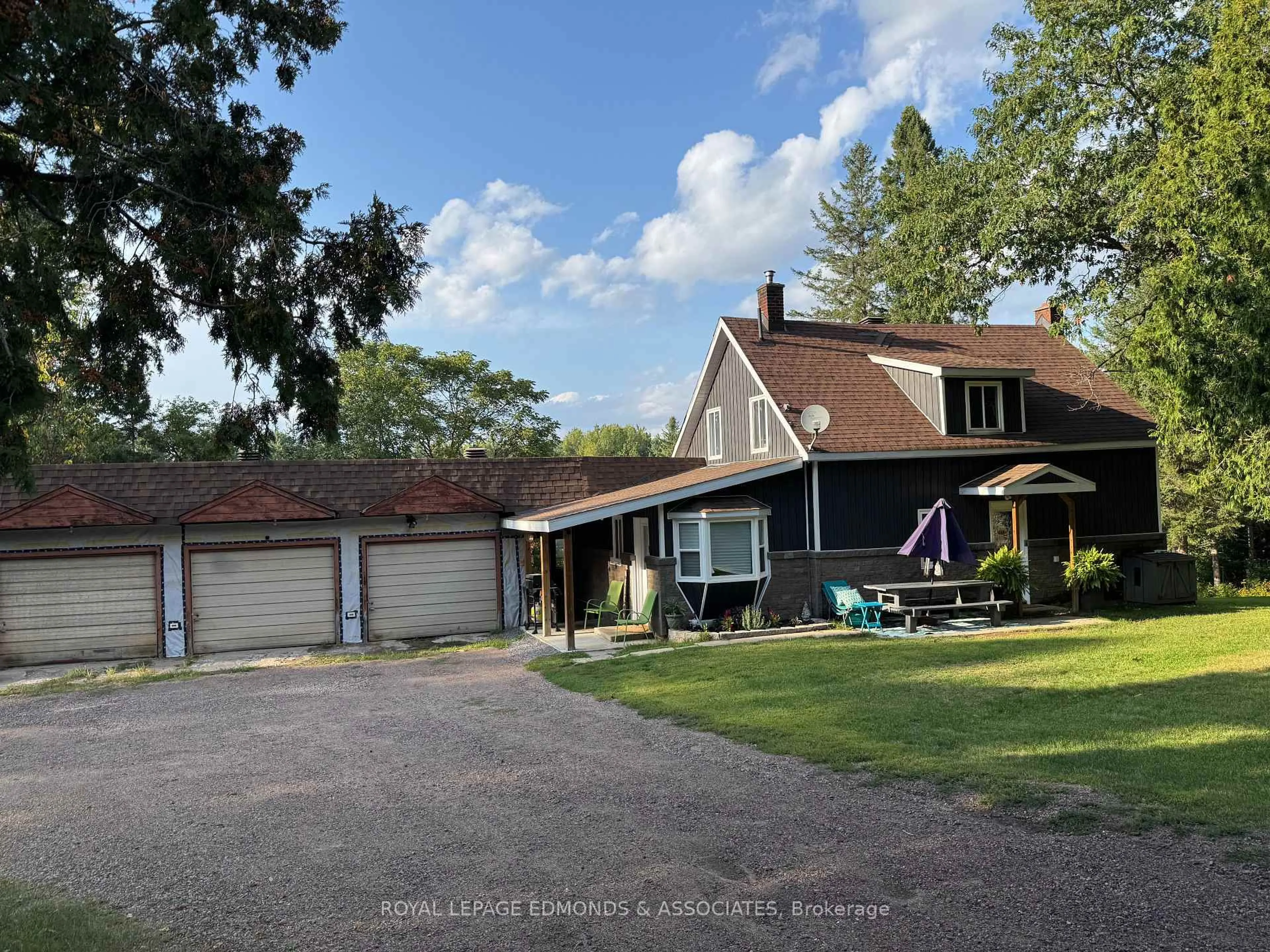 A pic from outside/outdoor area/front of a property/back of a property/a pic from drone, street for 27 Stencells Rd, Pembroke Ontario K8A 6W8