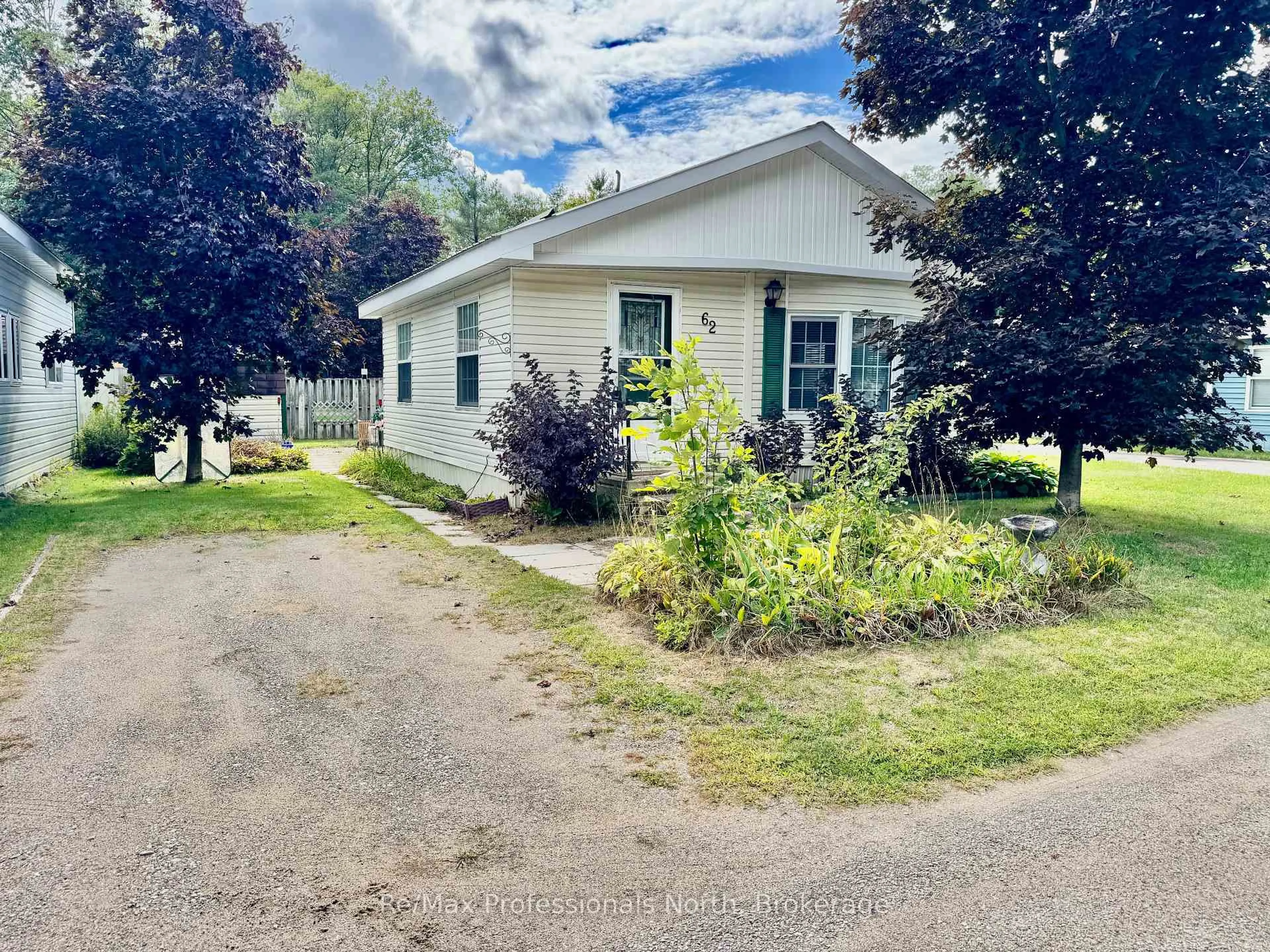 A pic from outside/outdoor area/front of a property/back of a property/a pic from drone, street for 1007 RACOON Rd #62, Gravenhurst Ontario P1P 0C3