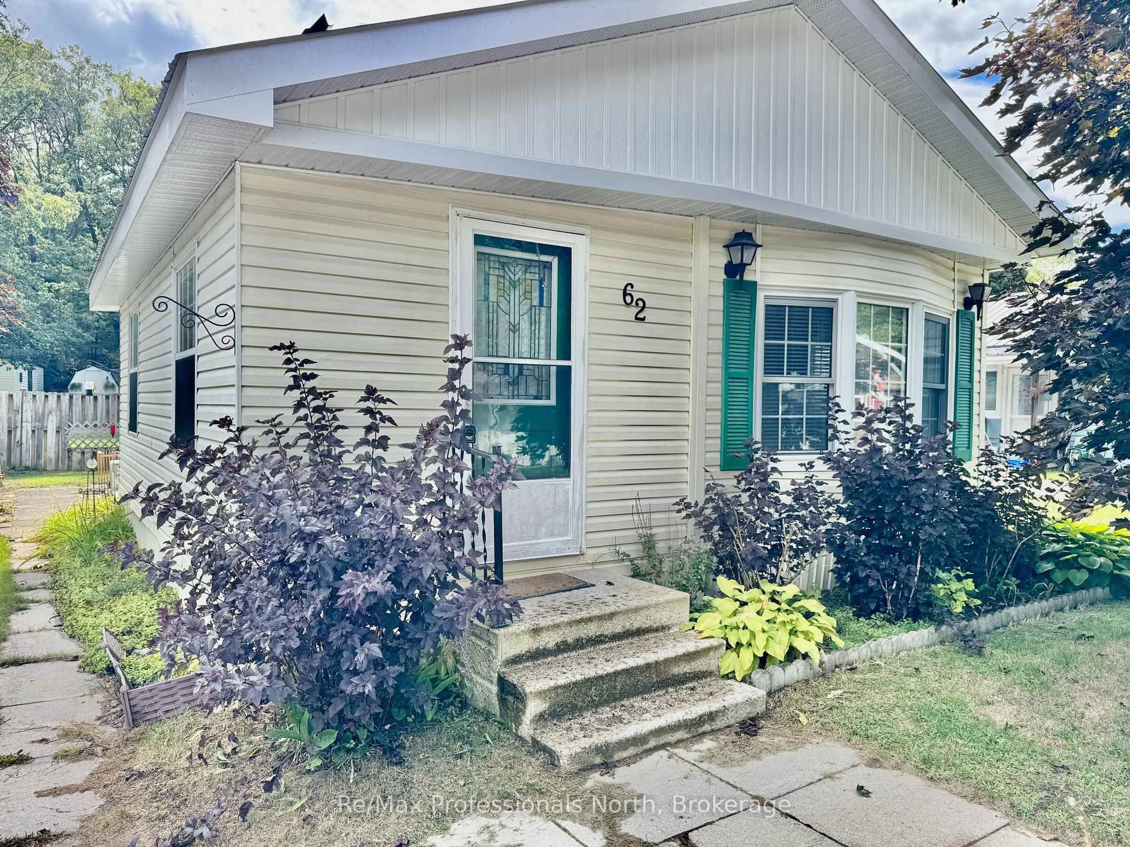 Home with vinyl exterior material, street for 1007 RACOON Rd #62, Gravenhurst Ontario P1P 0C3