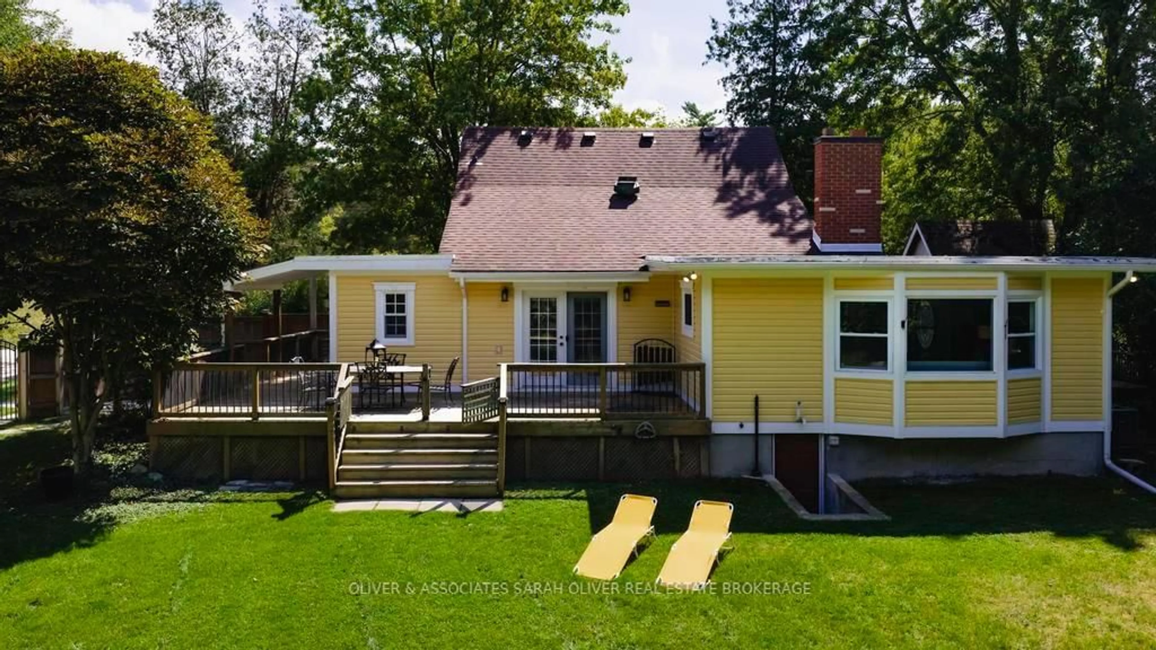 Home with vinyl exterior material, street for 2487 Oxford St, London South Ontario N6K 4P1