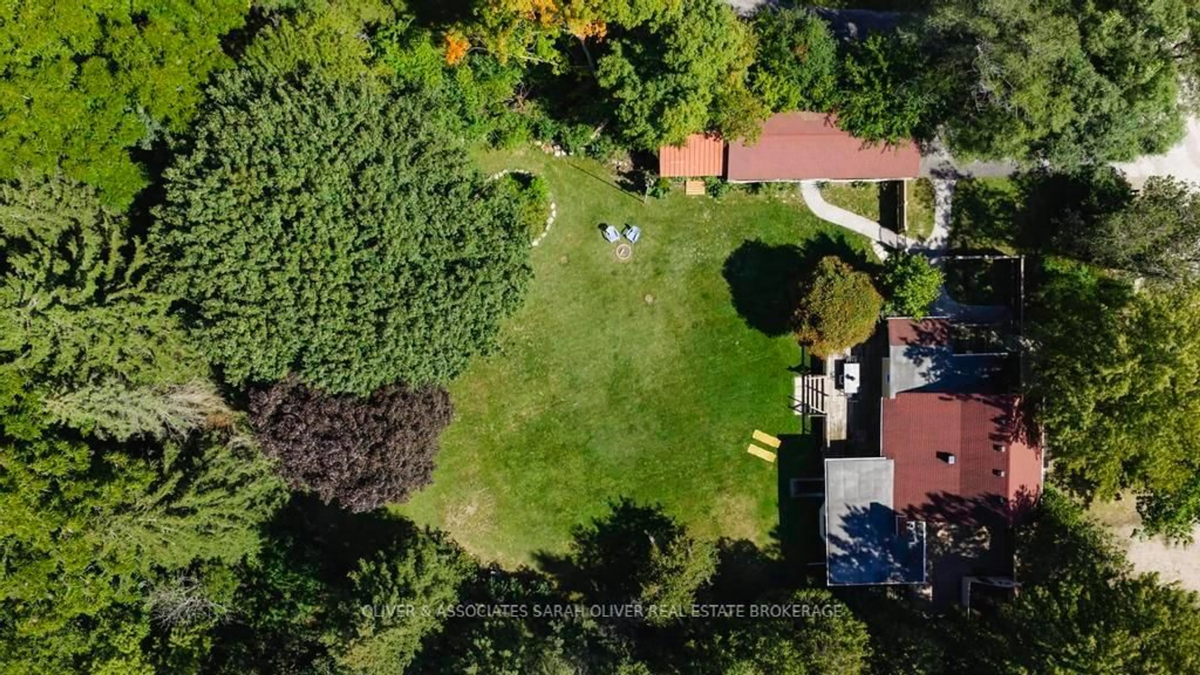 A pic from outside/outdoor area/front of a property/back of a property/a pic from drone, street for 2487 Oxford St, London South Ontario N6K 4P1