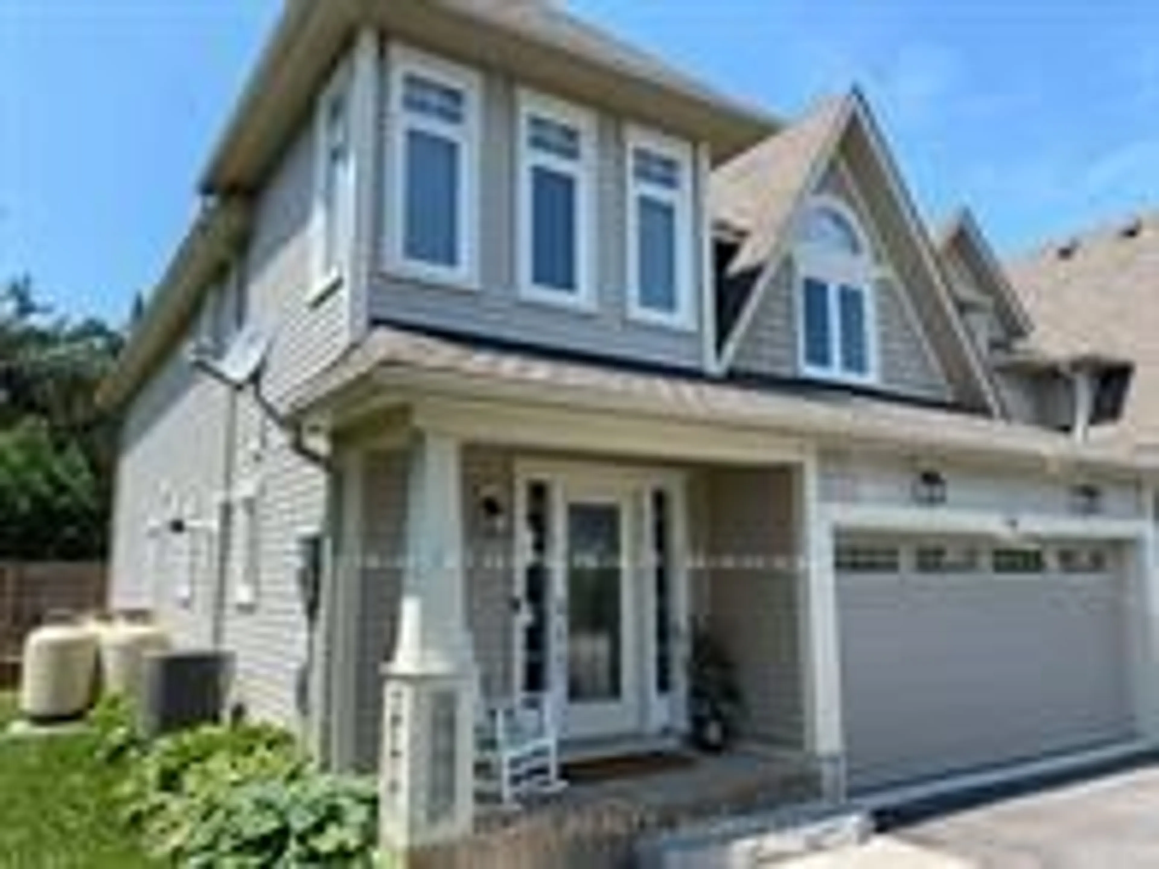 Home with vinyl exterior material, street for 28 Masters Cres, Georgian Bay Ontario L0K 1S0
