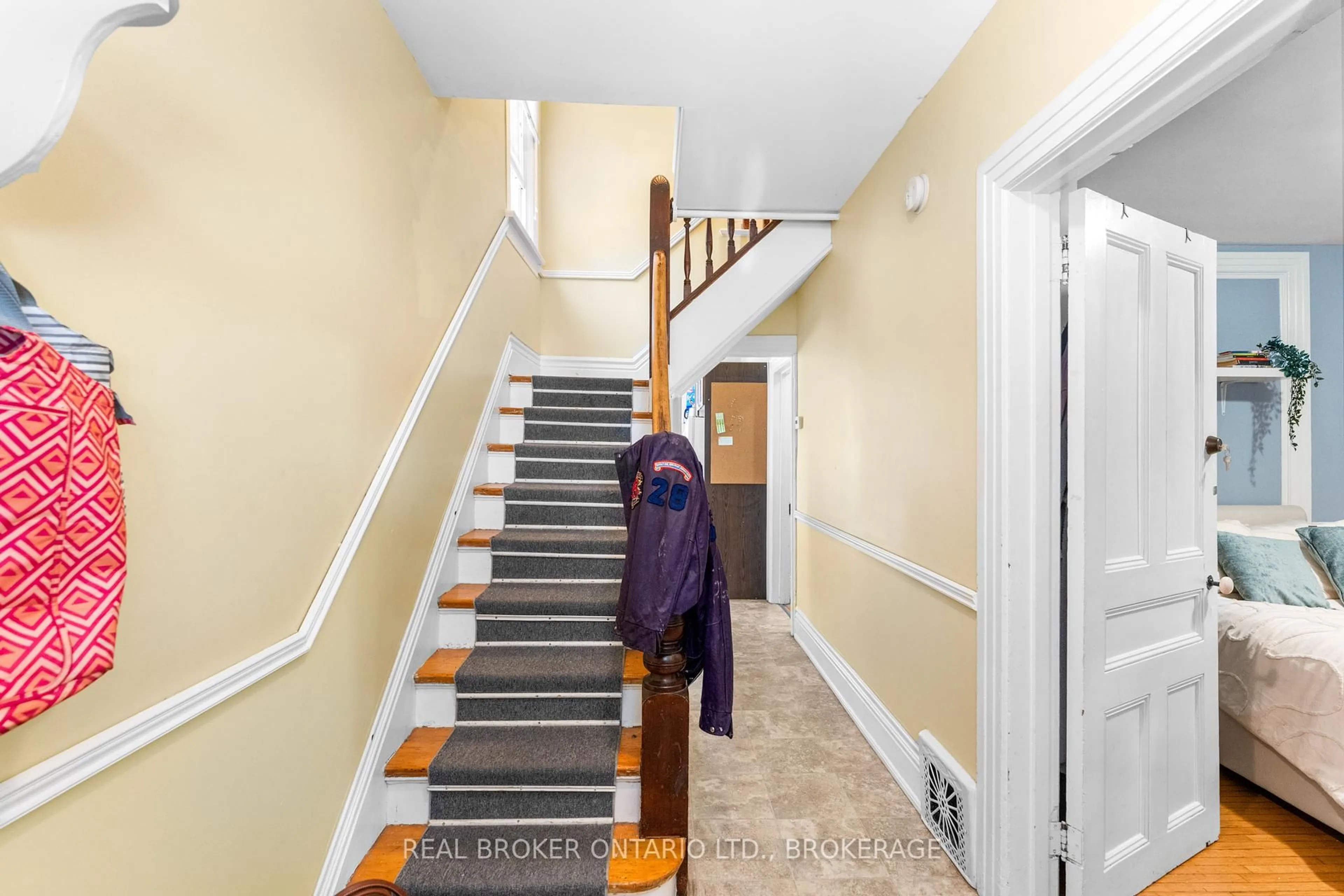 Unknown for 328 Collingwood St, Kingston Ontario K7L 3Y2