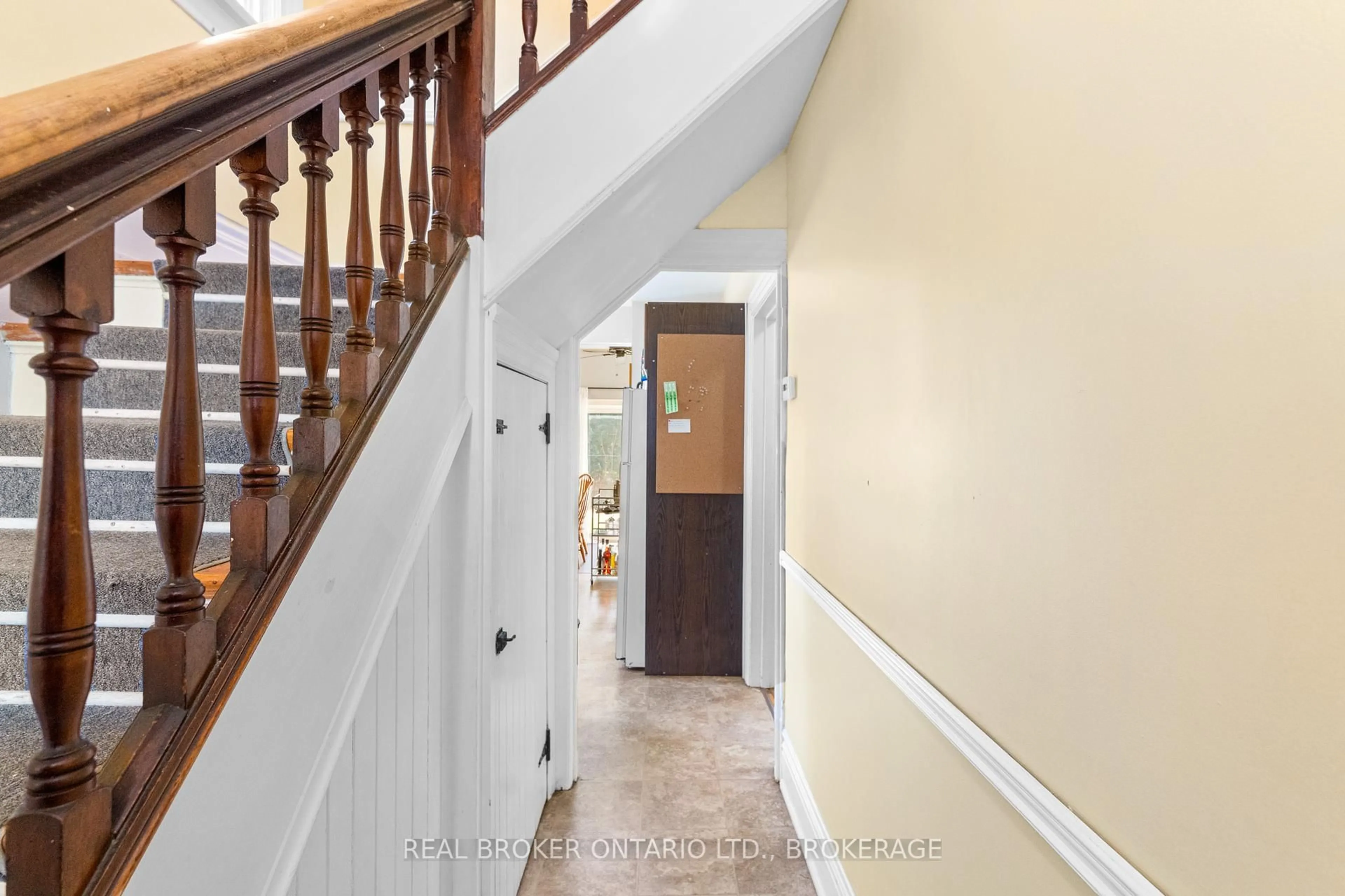 Indoor entryway for 328 Collingwood St, Kingston Ontario K7L 3Y2