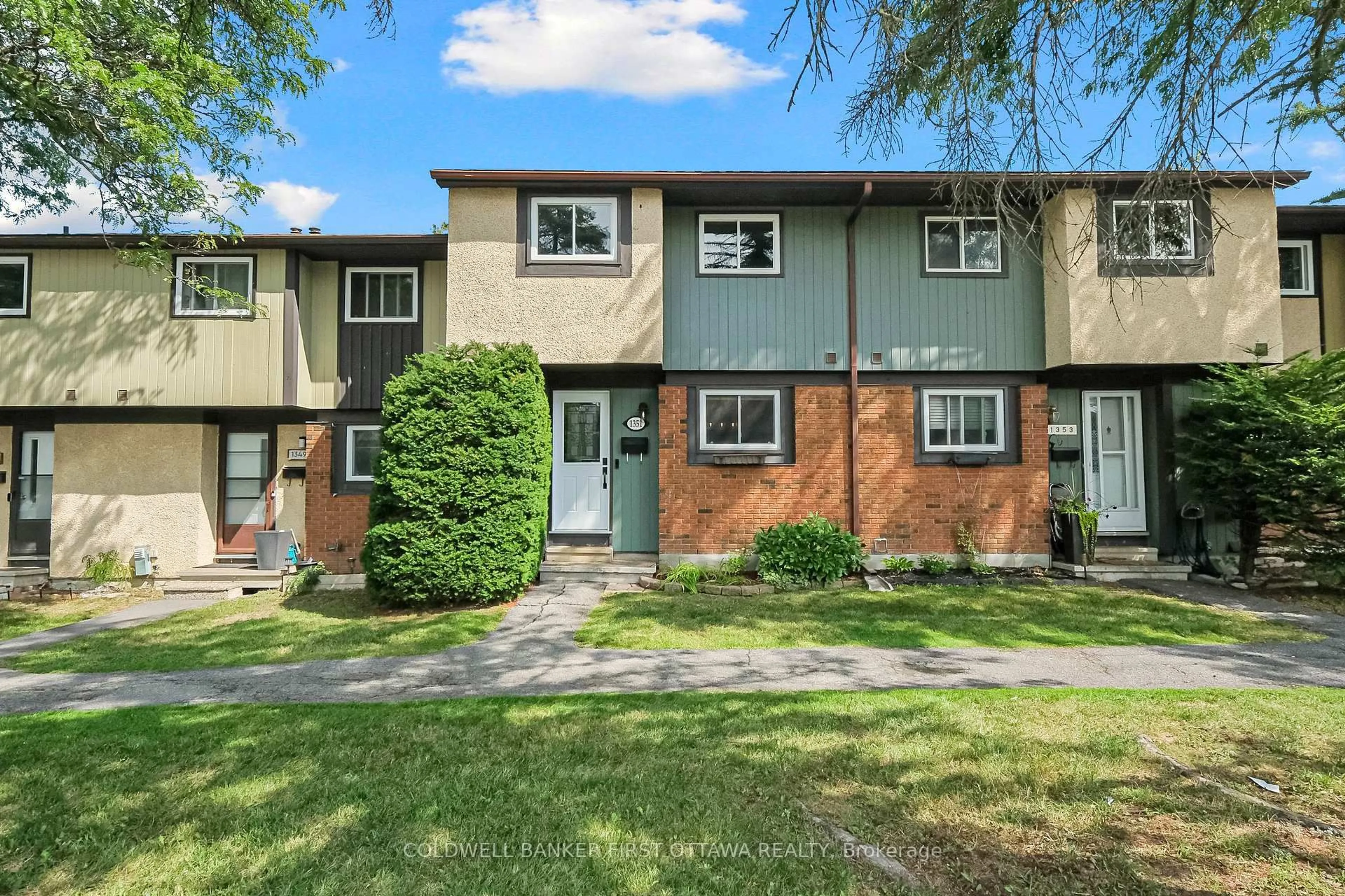 Unknown for 1351 Bakker Crt, Ottawa Ontario K1C 2K5