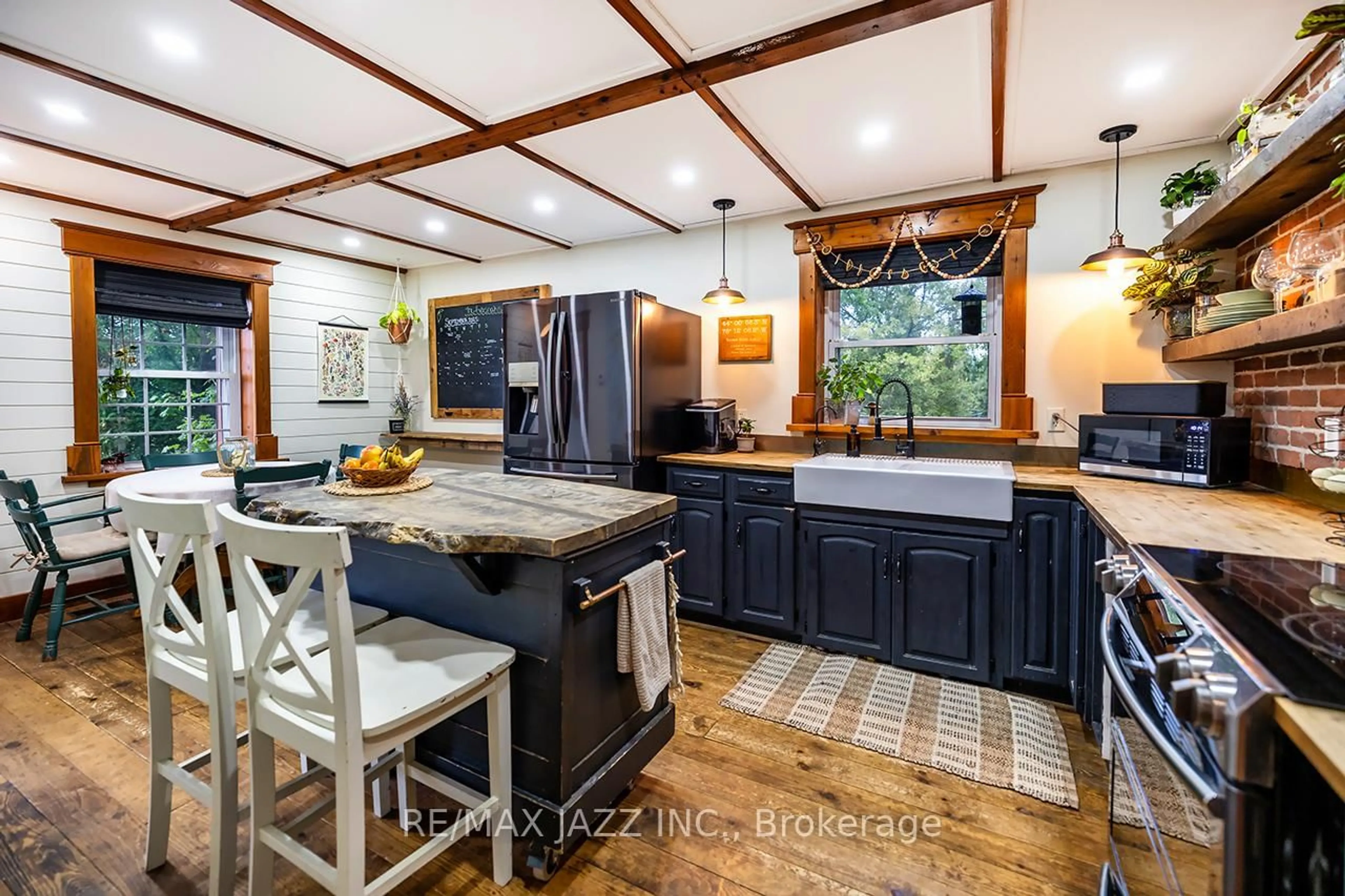 Open concept kitchen, ceramic/tile floor for 2929 Cornish Hollow Rd, Hamilton Township Ontario K9A 4J9