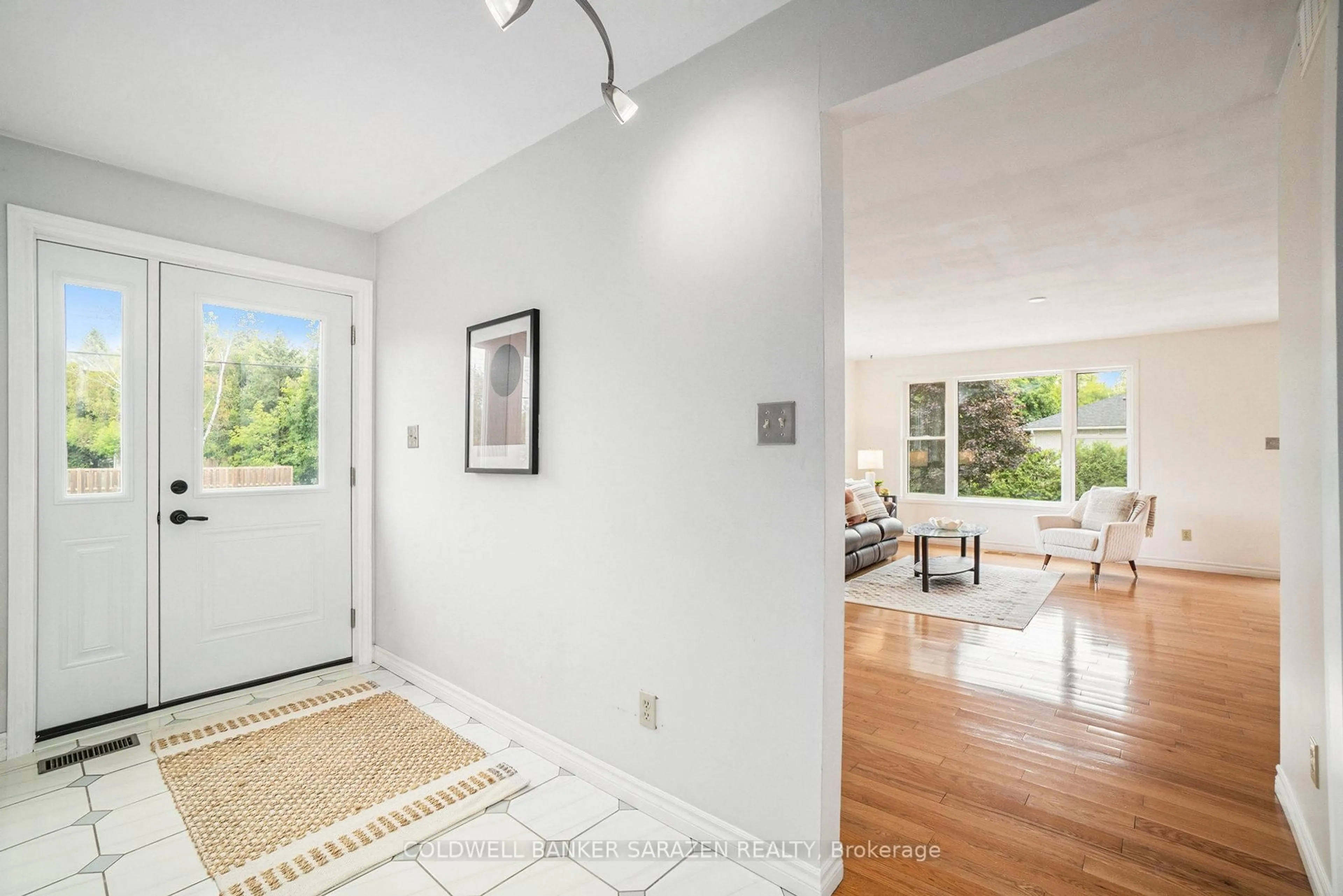 Indoor entryway for 20 MOORE St, Arnprior Ontario K7S 1G4