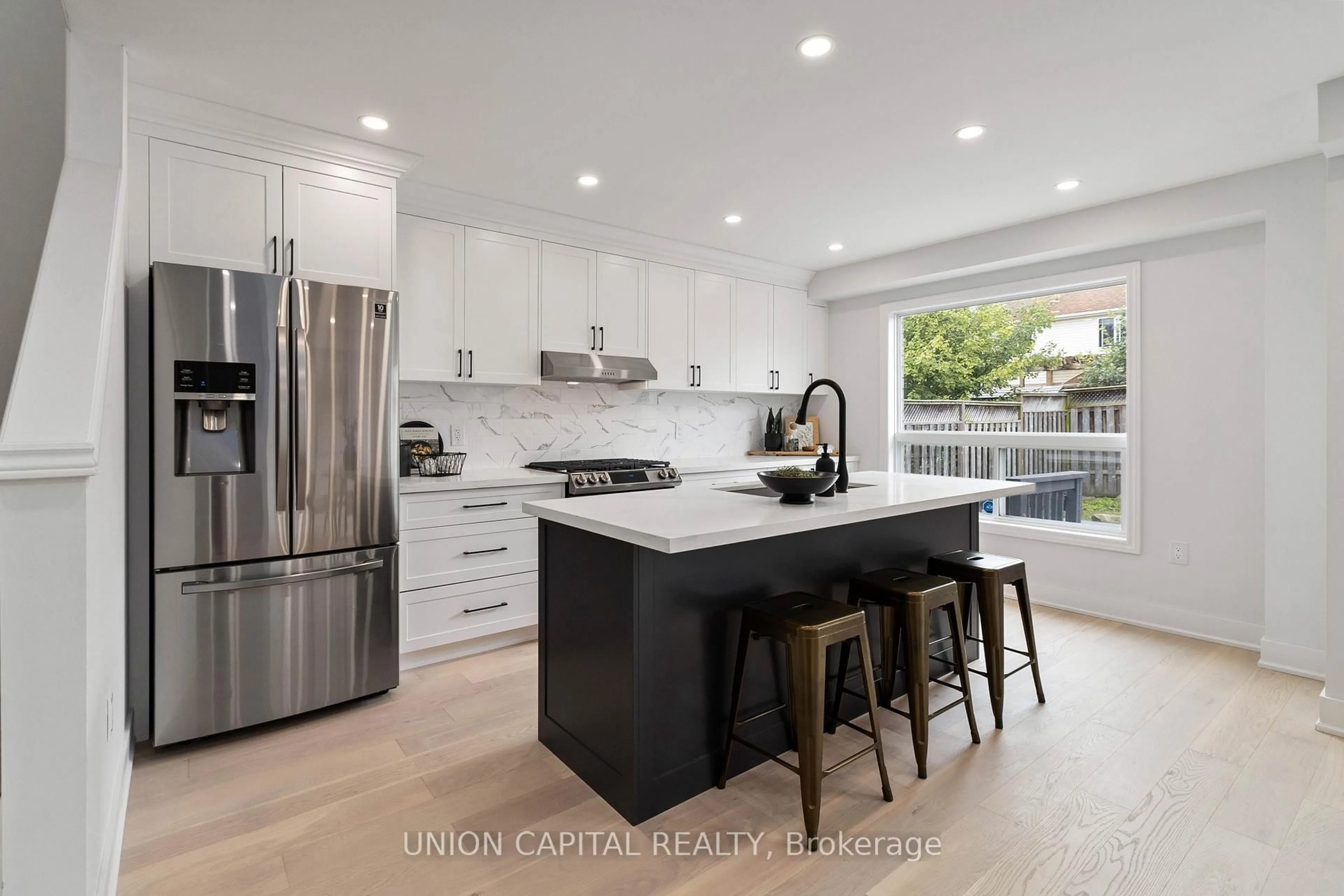 Contemporary kitchen, unknown for 989 Mapleridge St, London North Ontario N6H 0A6