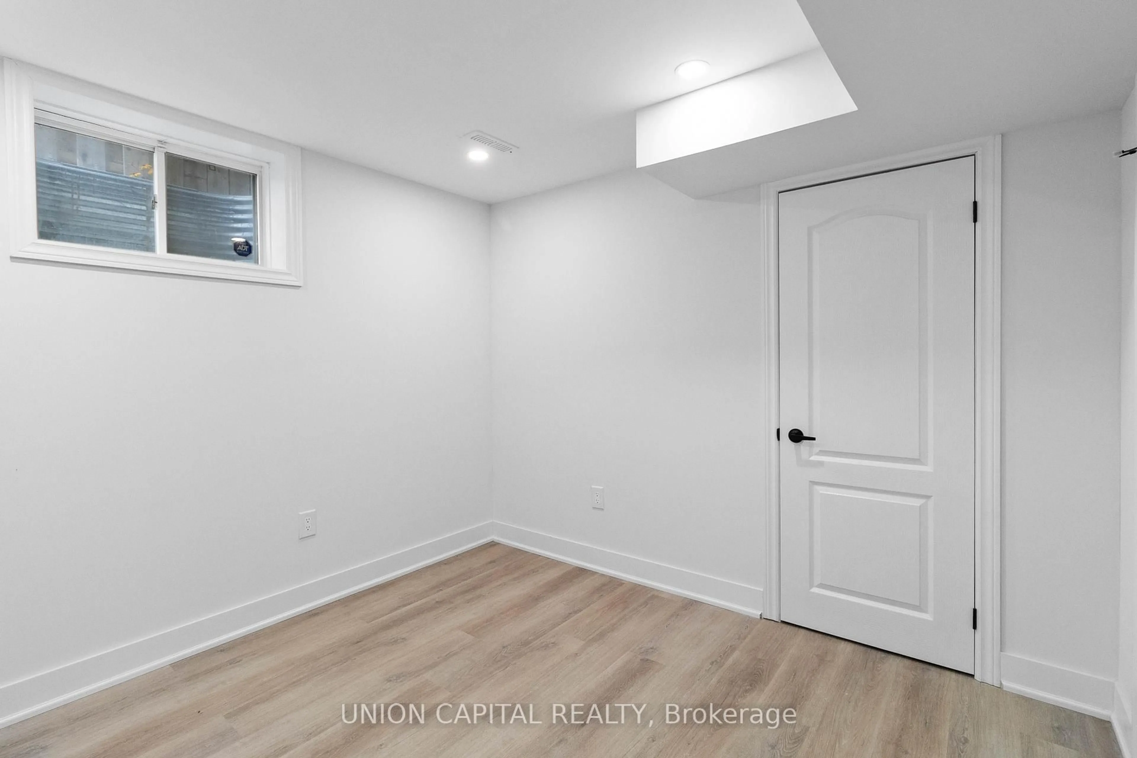 A pic of a room for 989 Mapleridge St, London North Ontario N6H 0A6