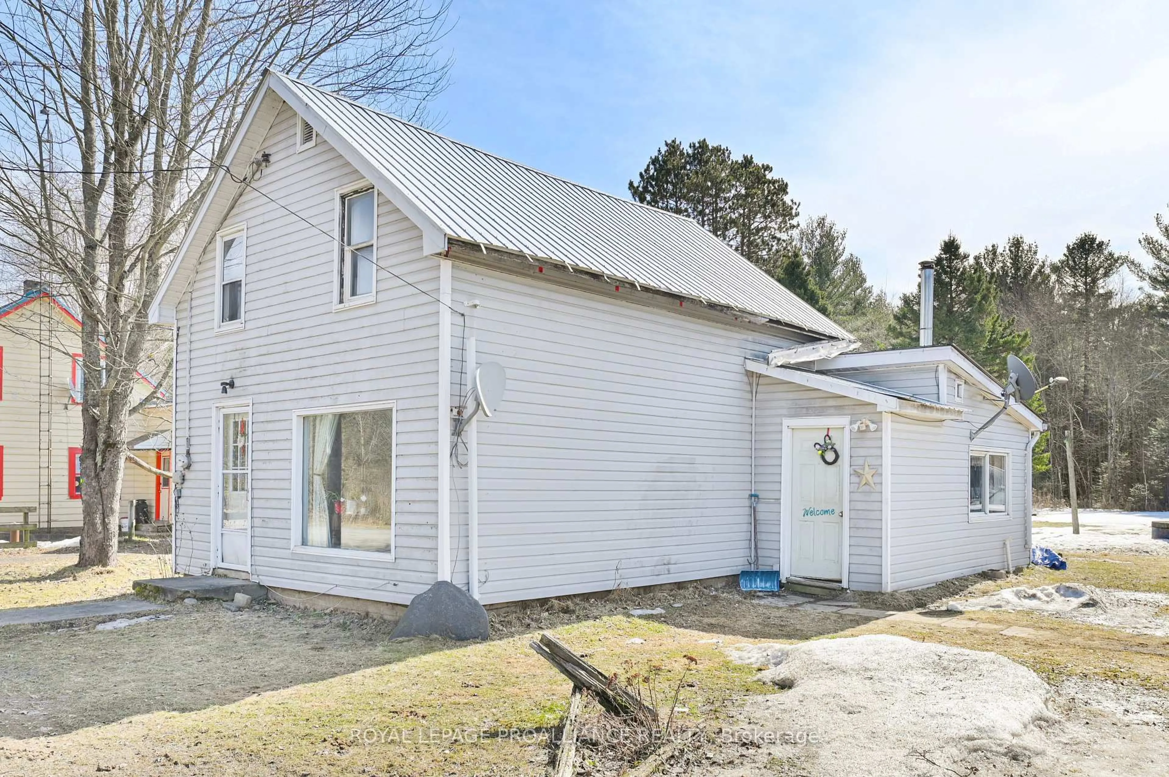 A pic from outside/outdoor area/front of a property/back of a property/a pic from drone, street for 16 Glastonbury Rd, Addington Highlands Ontario K0H 2G0