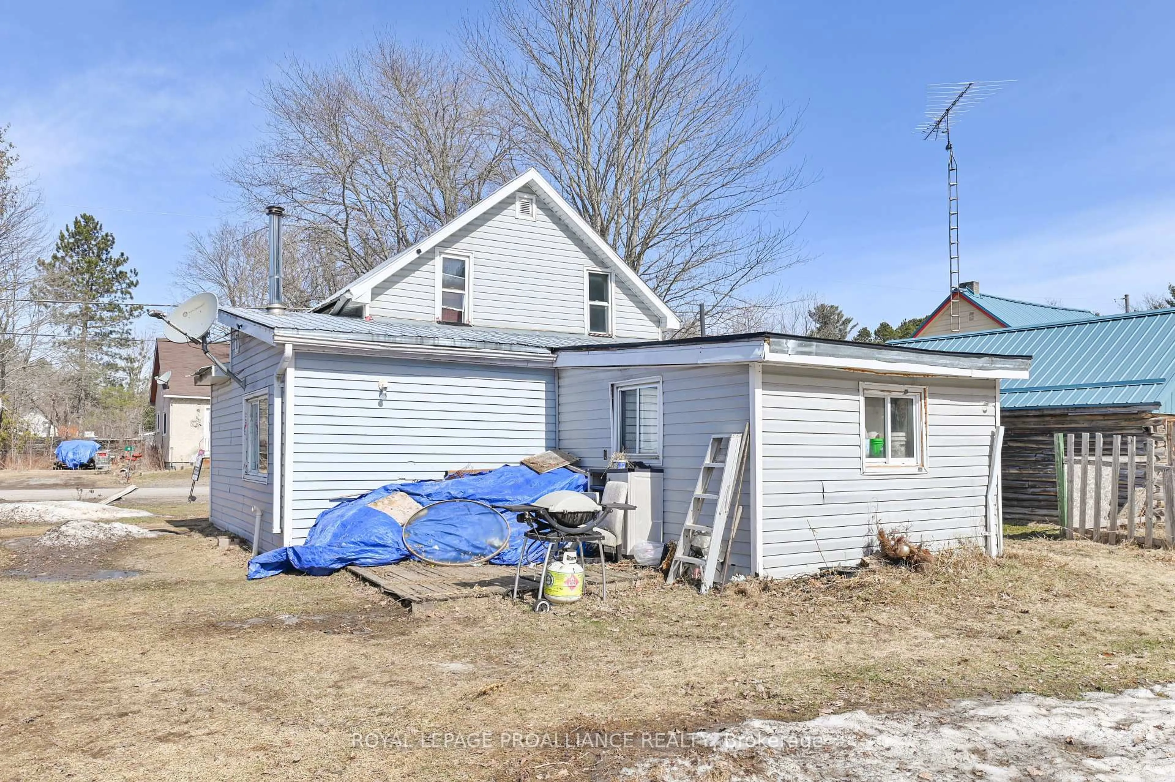 Shed for 16 Glastonbury Rd, Addington Highlands Ontario K0H 2G0
