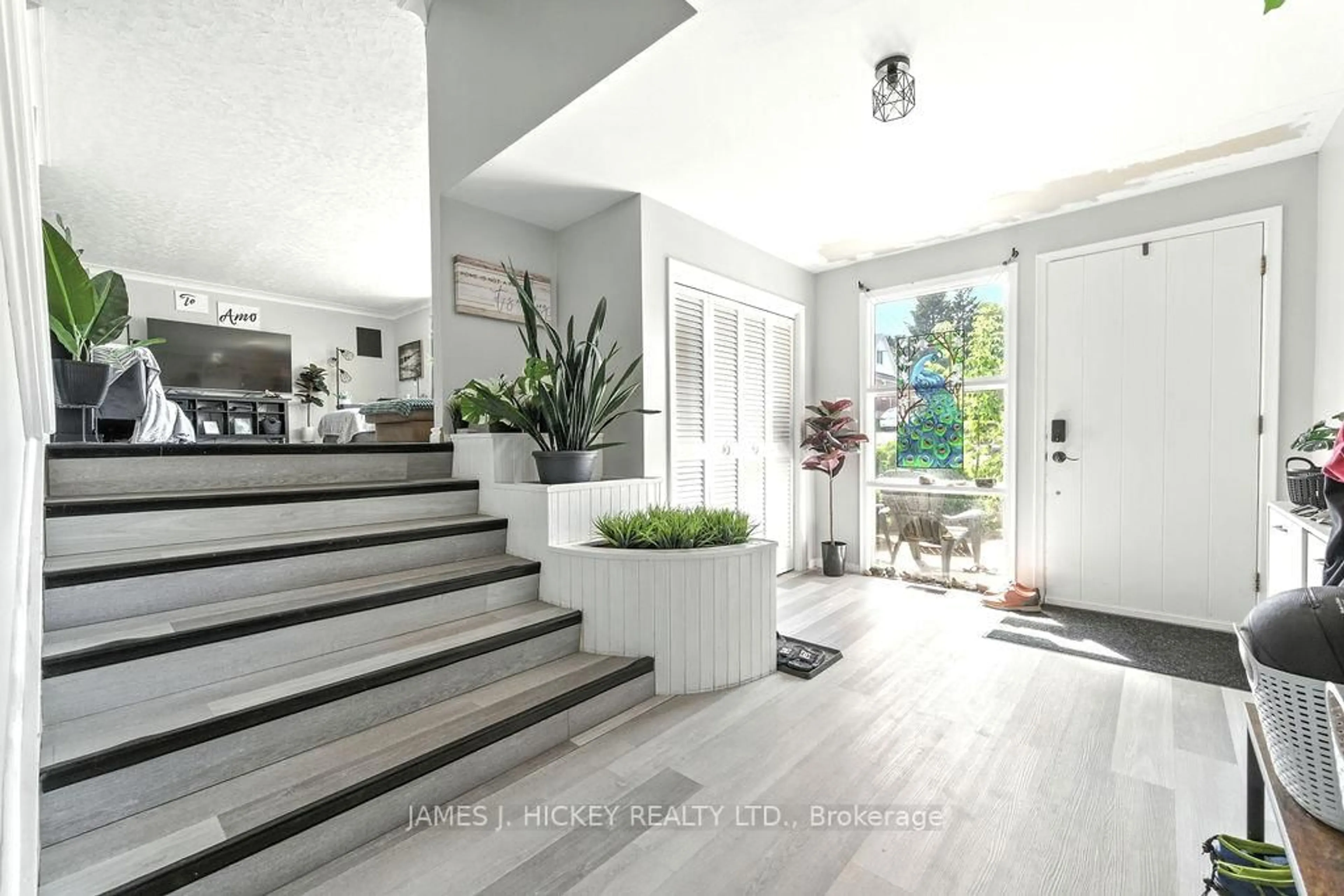 Indoor entryway for 235 Belmont Ave, Pembroke Ontario K8A 2C6