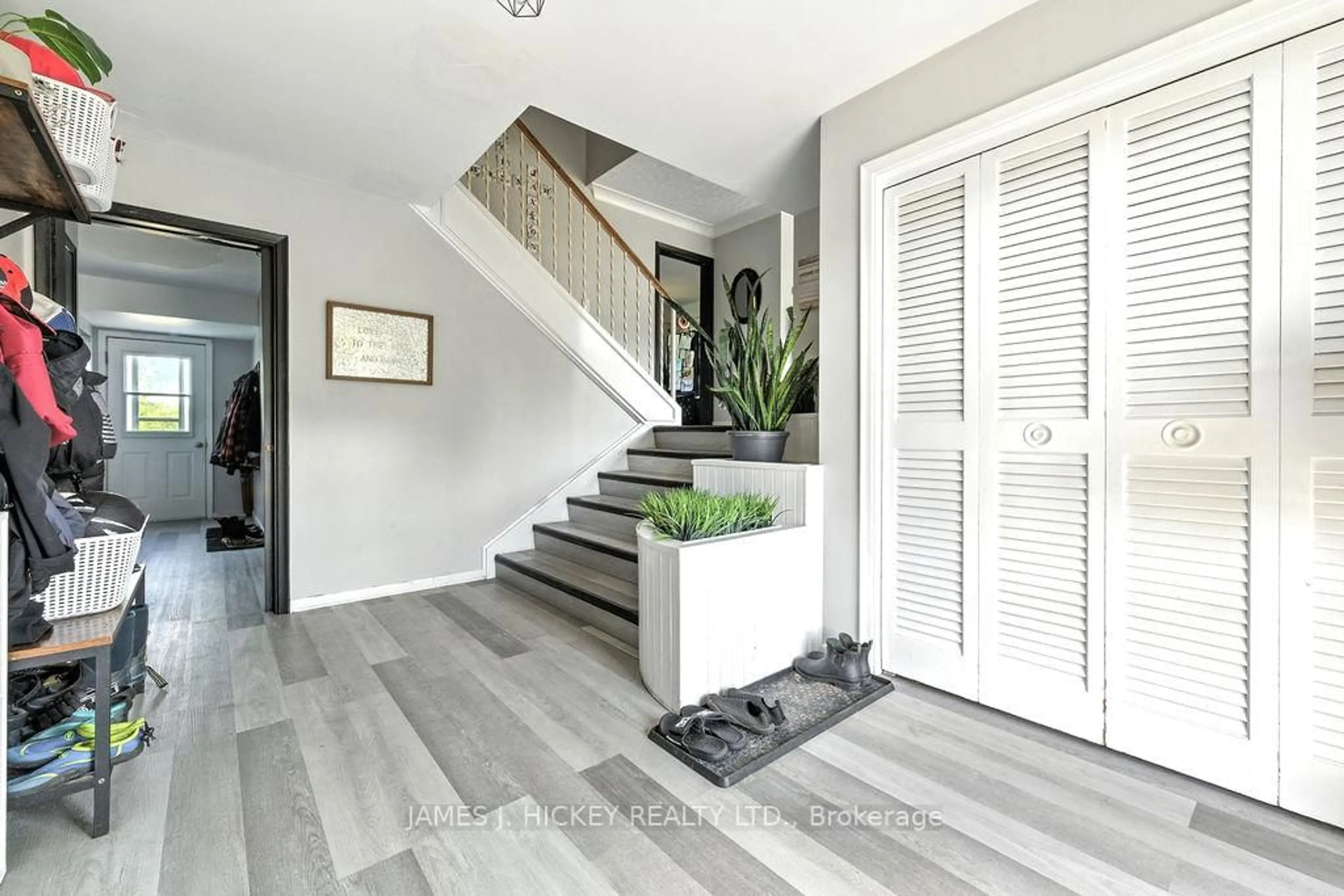 Indoor entryway for 235 Belmont Ave, Pembroke Ontario K8A 2C6