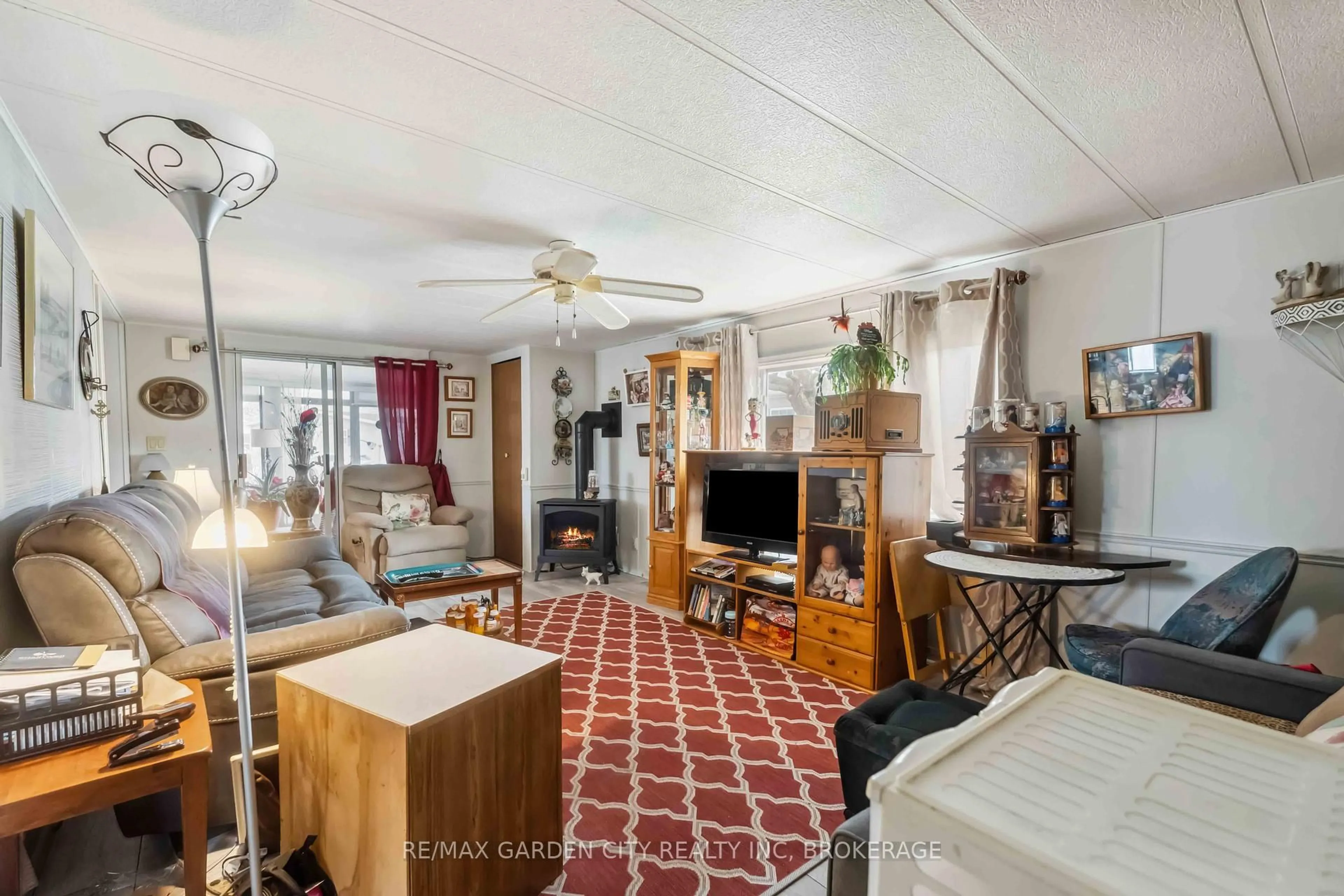 Living room with furniture, unknown for 3033 TOWNLINE Rd #327, Fort Erie Ontario L0S 1S1