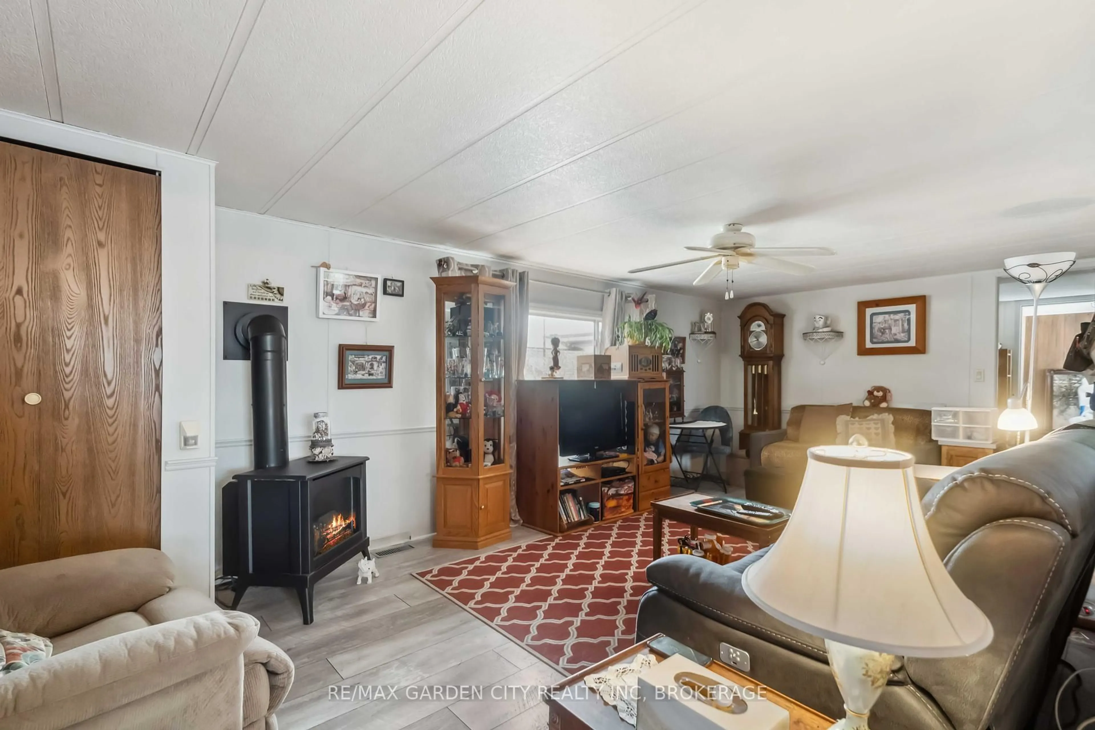 Living room with furniture, unknown for 3033 TOWNLINE Rd #327, Fort Erie Ontario L0S 1S1