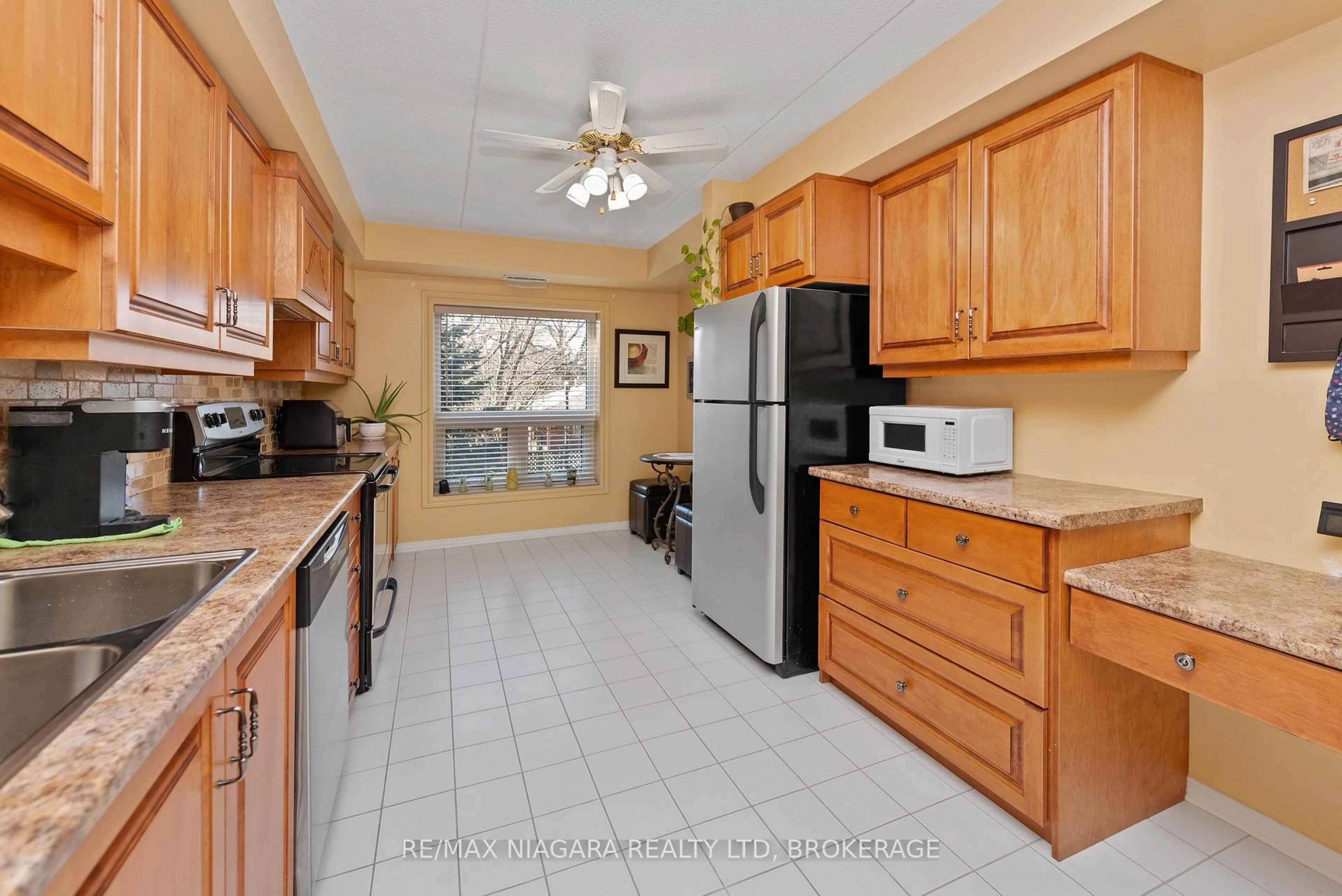 Standard kitchen, ceramic/tile floor for 6704 Thorold Stone Rd #206, Niagara Falls Ontario L2J 1B3
