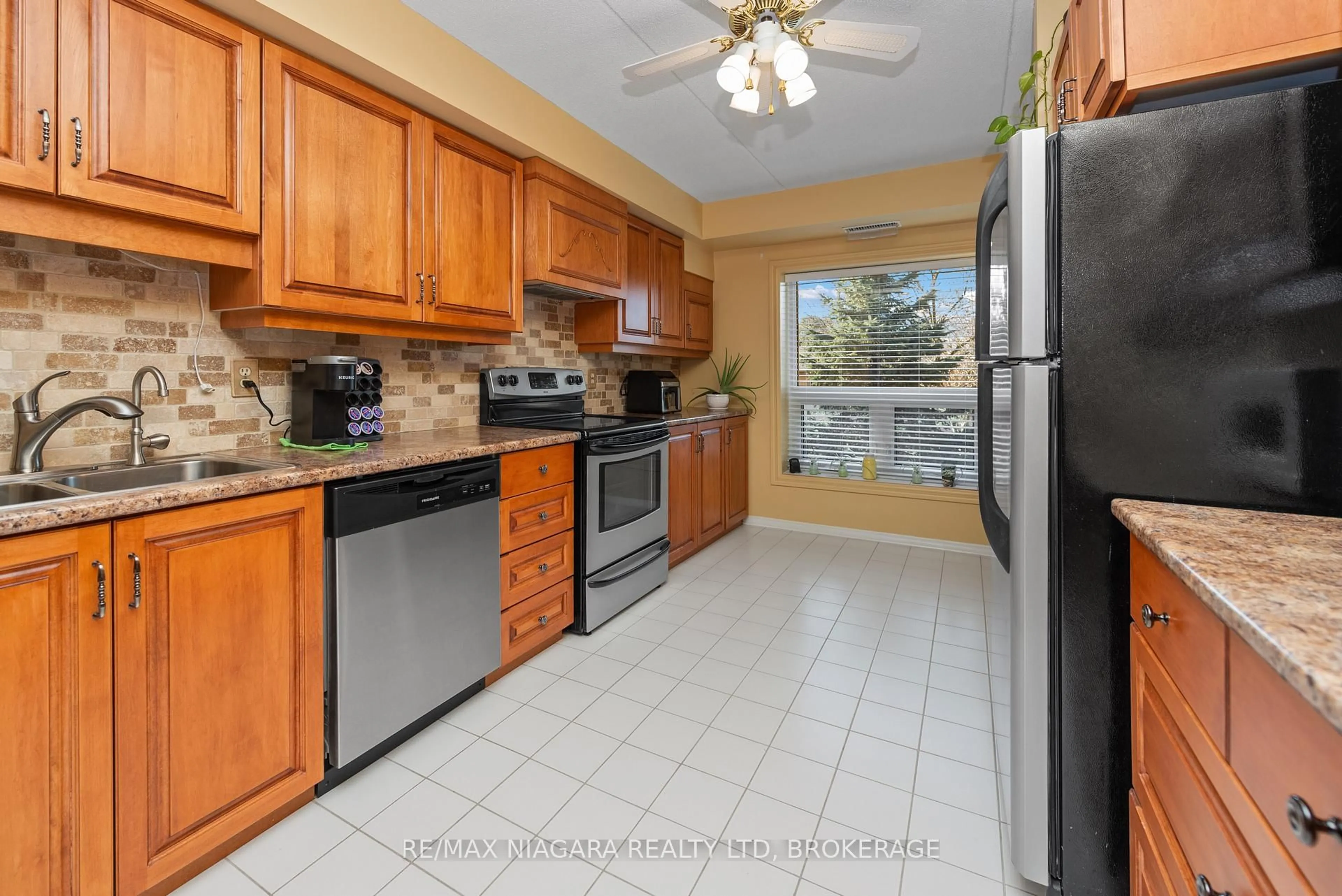 Standard kitchen, ceramic/tile floor for 6704 Thorold Stone Rd #206, Niagara Falls Ontario L2J 1B3
