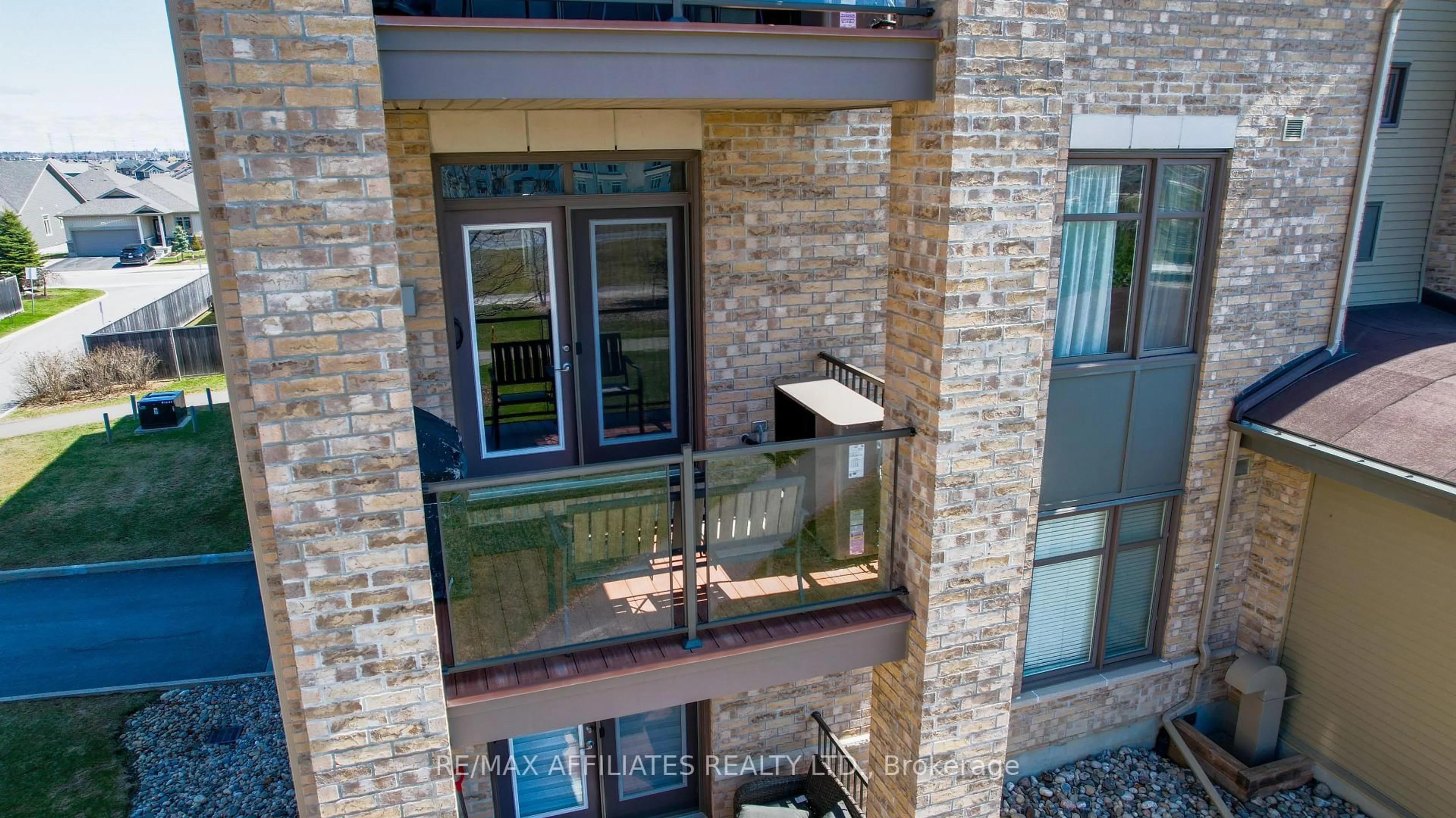 Indoor foyer for 220 Janka Private #201, Ottawa Ontario K2V 0E6