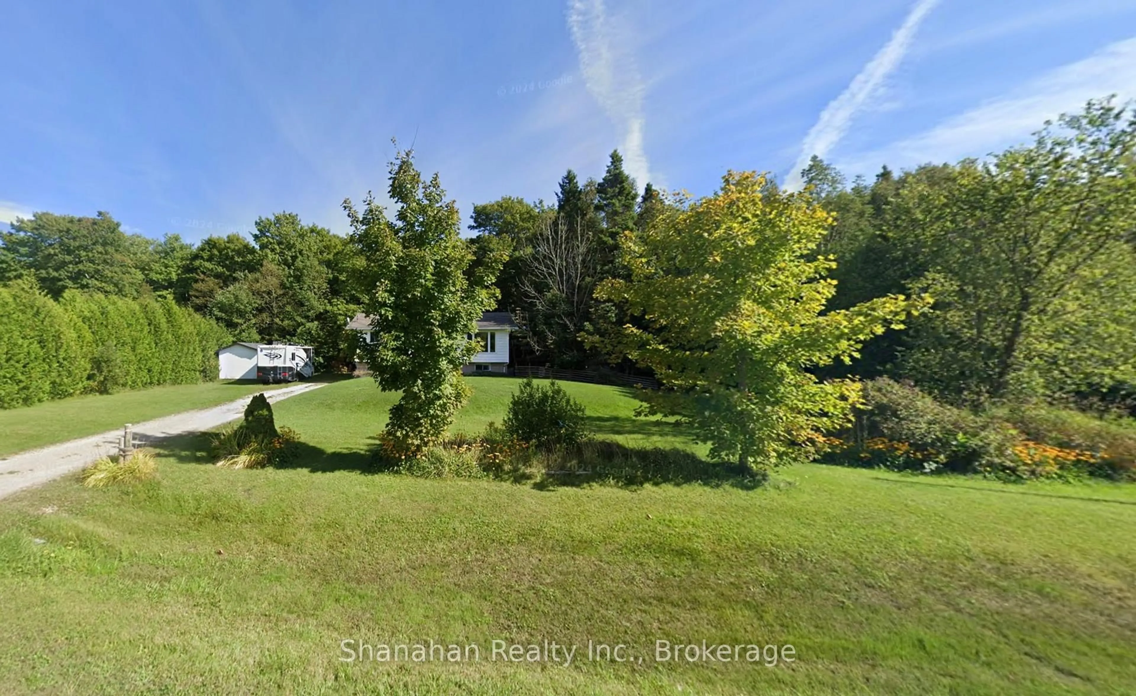 A pic from outside/outdoor area/front of a property/back of a property/a pic from drone, unknown for 46 Maple Golf Cres, Northern Bruce Peninsula Ontario N0H 2R0