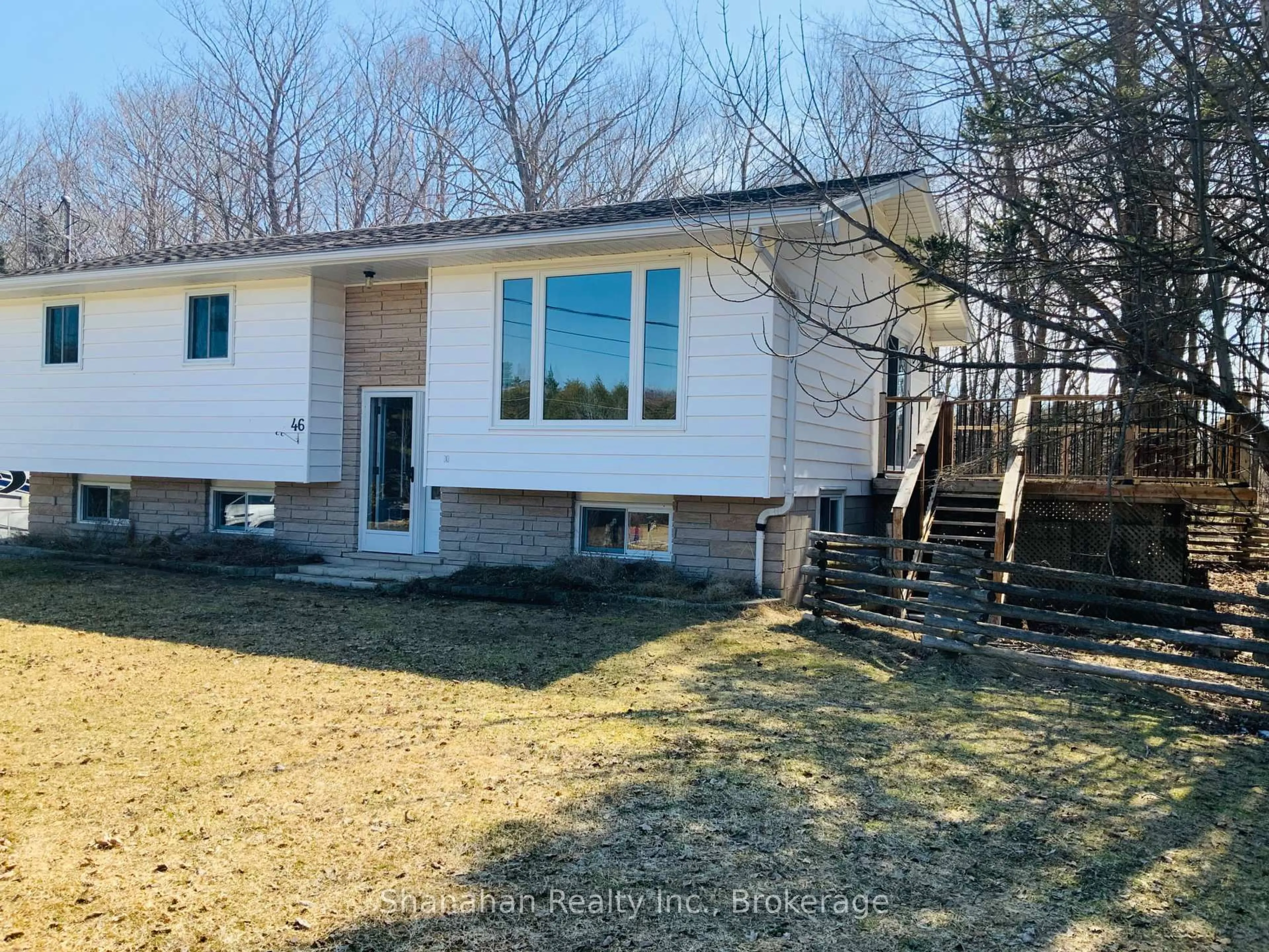 Home with vinyl exterior material, unknown for 46 Maple Golf Cres, Northern Bruce Peninsula Ontario N0H 2R0